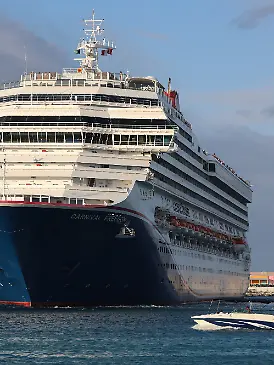 Ein Schiff der Carnival Cruise Line in der Karibik 