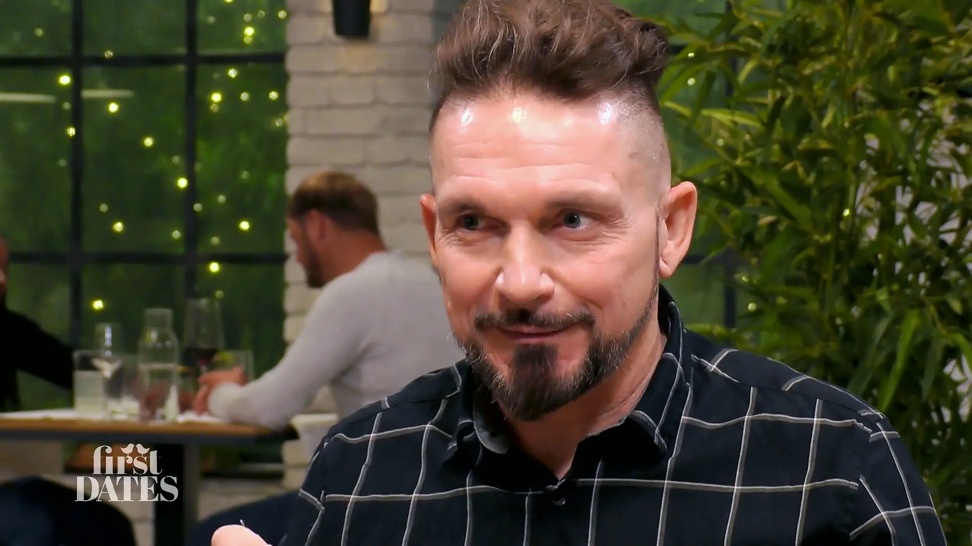 Essen und daten gleichzeitig? Schwierig, findet Jörg Mit vollem Mund ...