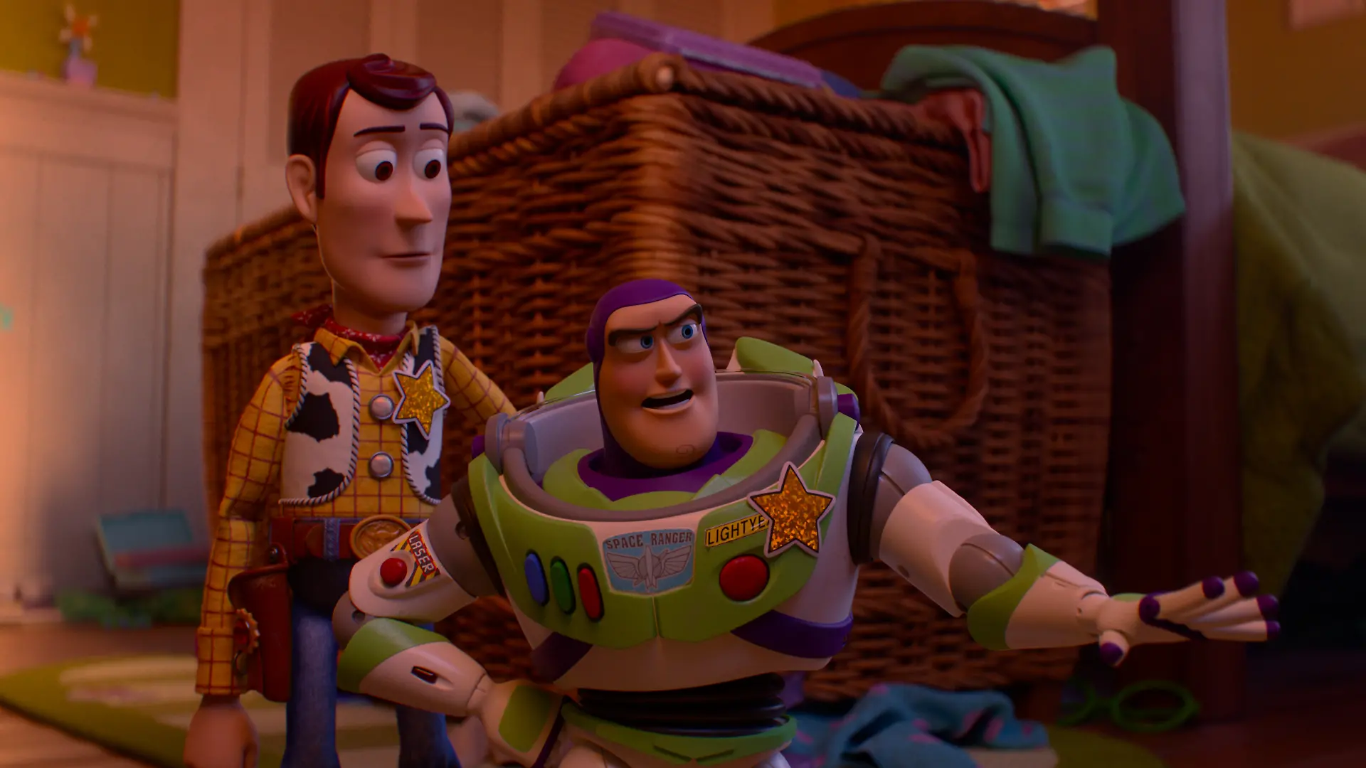 Woody (l) und Buzz Lightyear in einer Szene aus dem Film «Toy Story 5» (undatierte Filmszene). Der Film kommt am 23.07.2026 in die deutschen Kinos. (zu dpa-Kinostarts) +++ dpa-Bildfunk +++