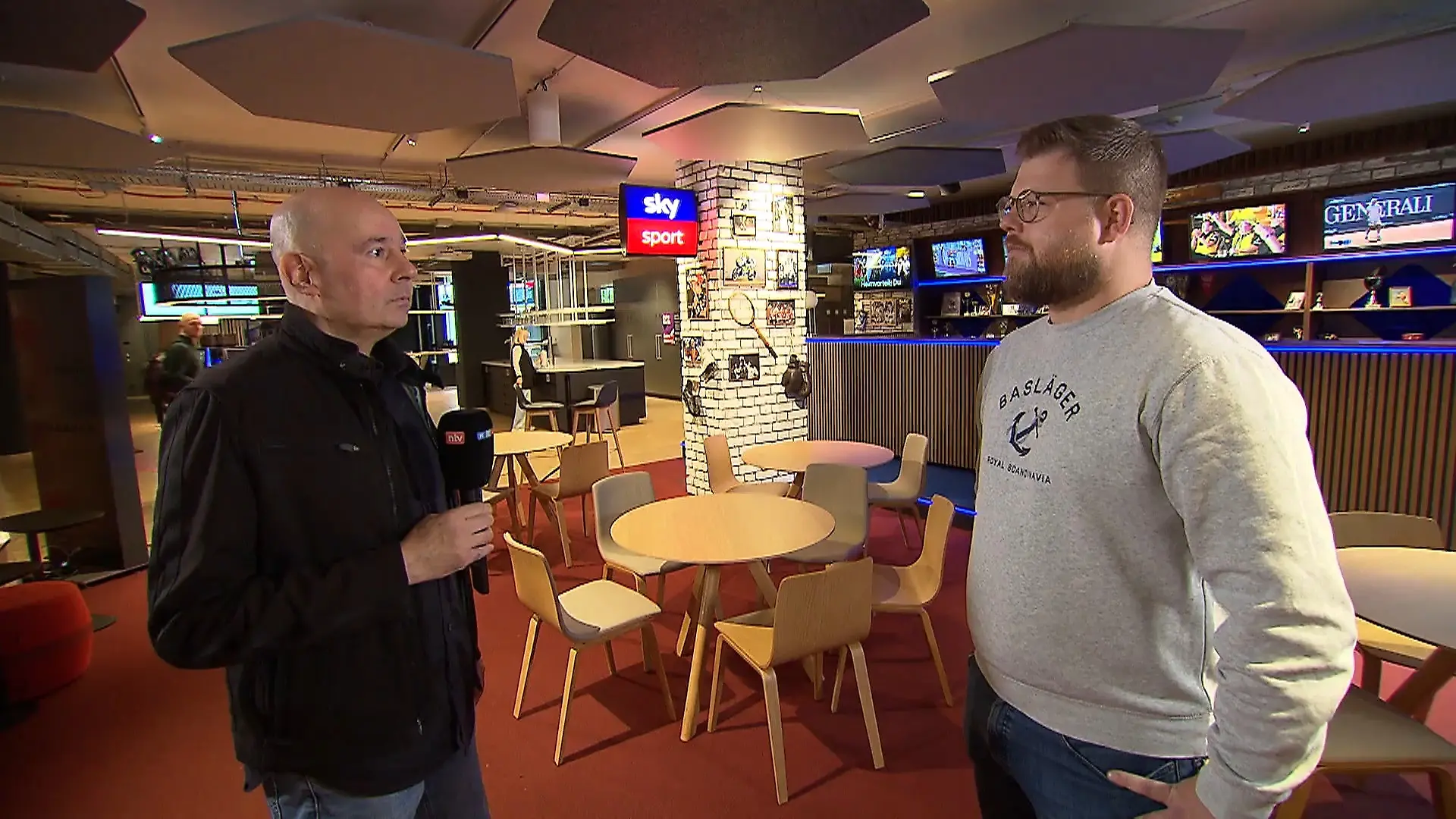 Interview mit Thomas Kessen von der bundesweiten Fanvereinigung „Unsere Kurve“ Keine Pyrotechnik in den Stadien mehr