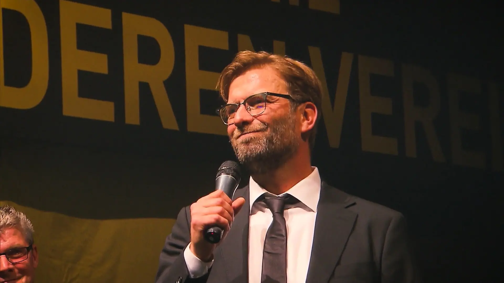Erfolge, Witze – Jürgen Klopp! Unser neuer Bundestrainer im Wandel der Zeit Vom BVB zum DFB
