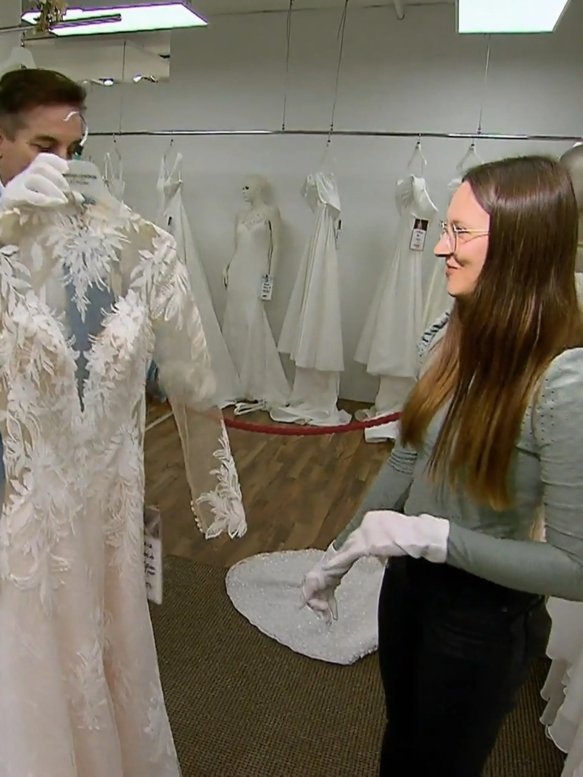 Bild zu: "Luisa braucht Uwe Herrmann nicht: Sie findet ihr „heißes“ Kleid einfach selbst"