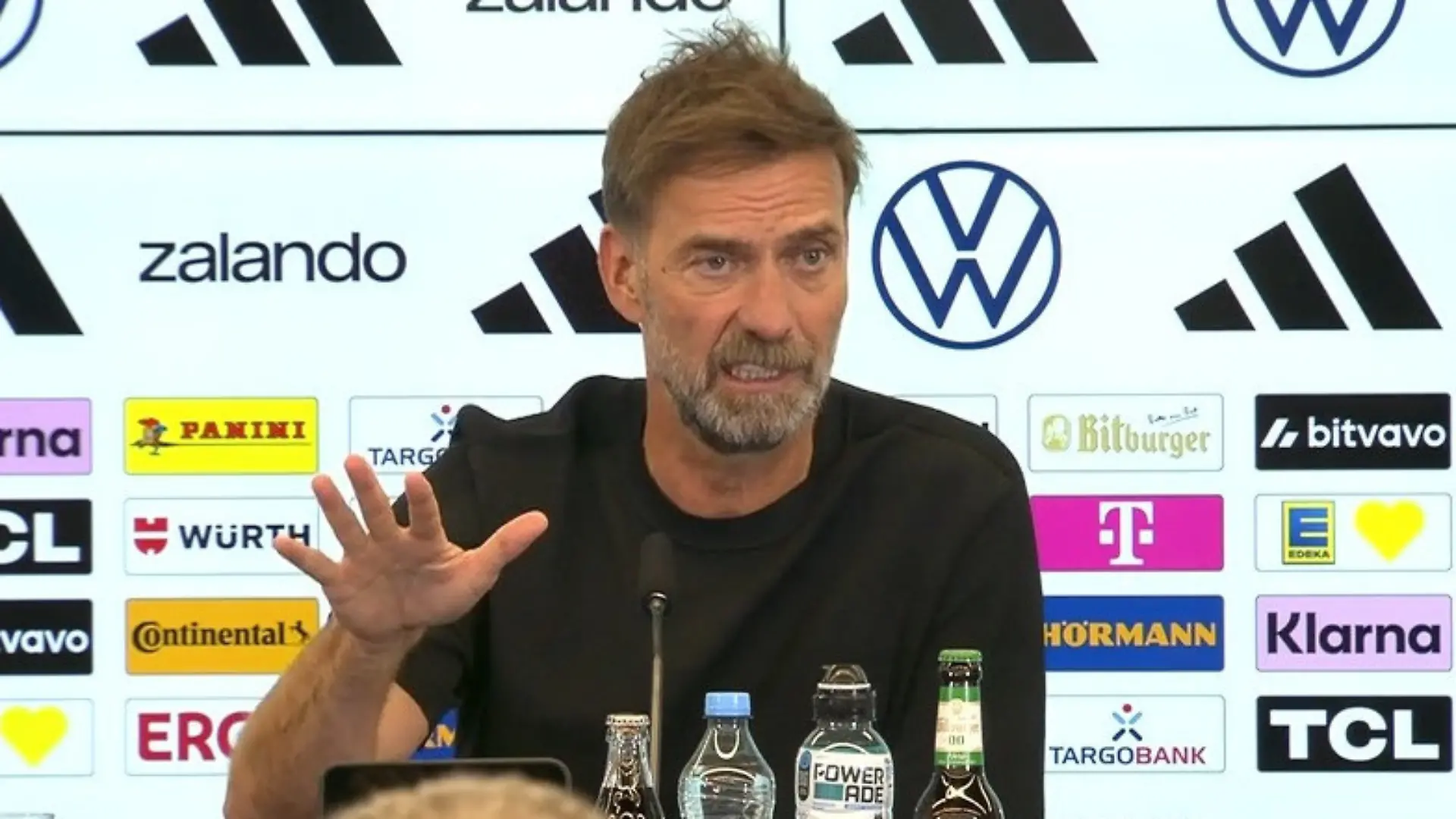 „Und ich bin weg!" Jürgen Klopp ist Bundestrainer – und startet mit einer Ansage Deutliche Worte an die Medien