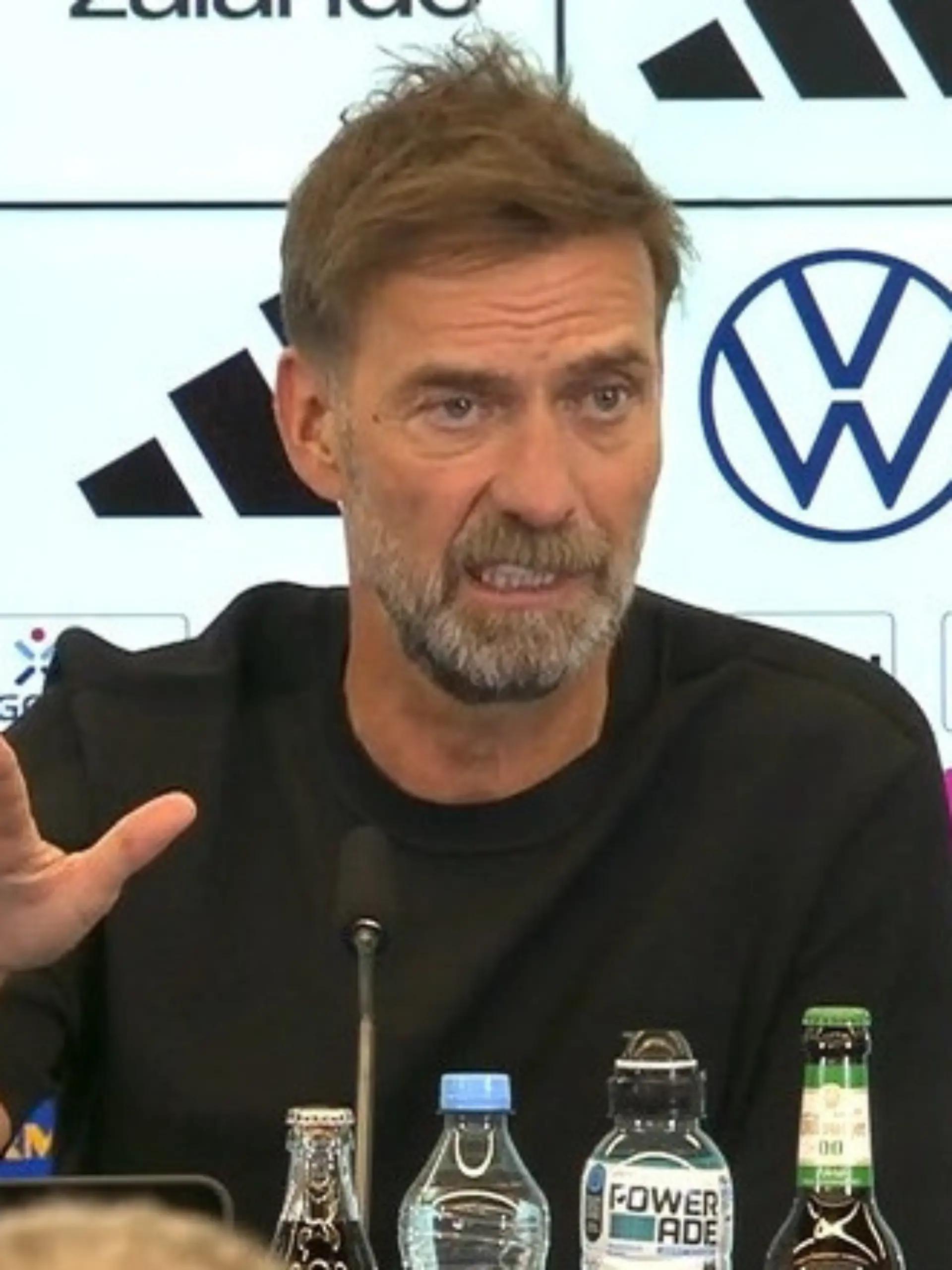 Bild zu: "„Und ich bin weg!" Jürgen Klopp ist Bundestrainer – und startet mit einer Ansage"