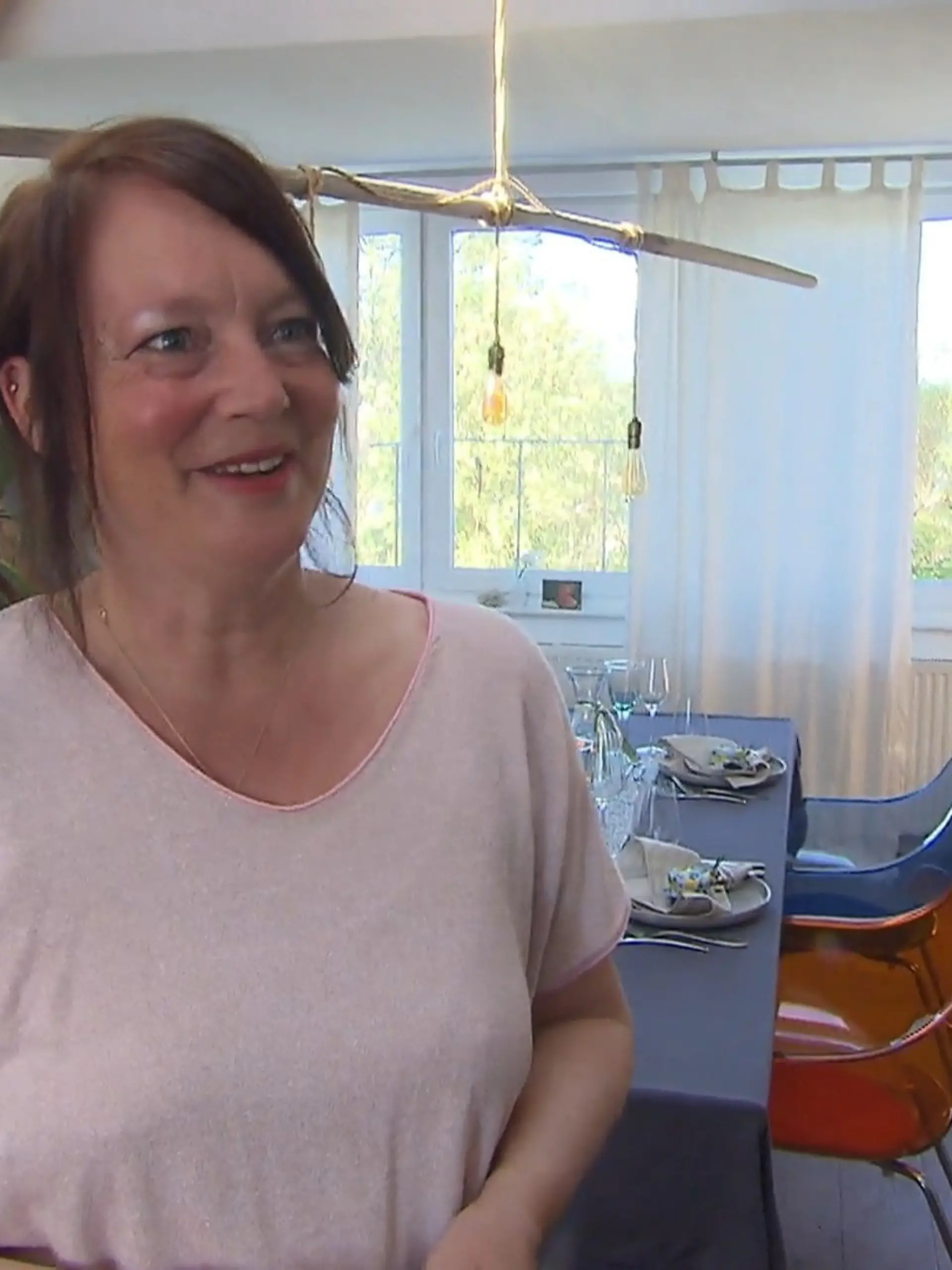 Bild zu: "Cordula kämpft gegen das Lampenfieber"