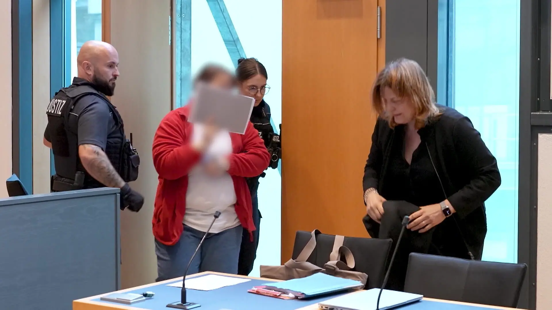 Wegen 1700 Euro Mietschulden wollte Andrea M. ihre Vermieterin töten Prozess in Magdeburg