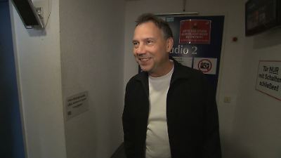 Bild von SO hat sich der Bestseller-Autor als Schauspieler geschlagen