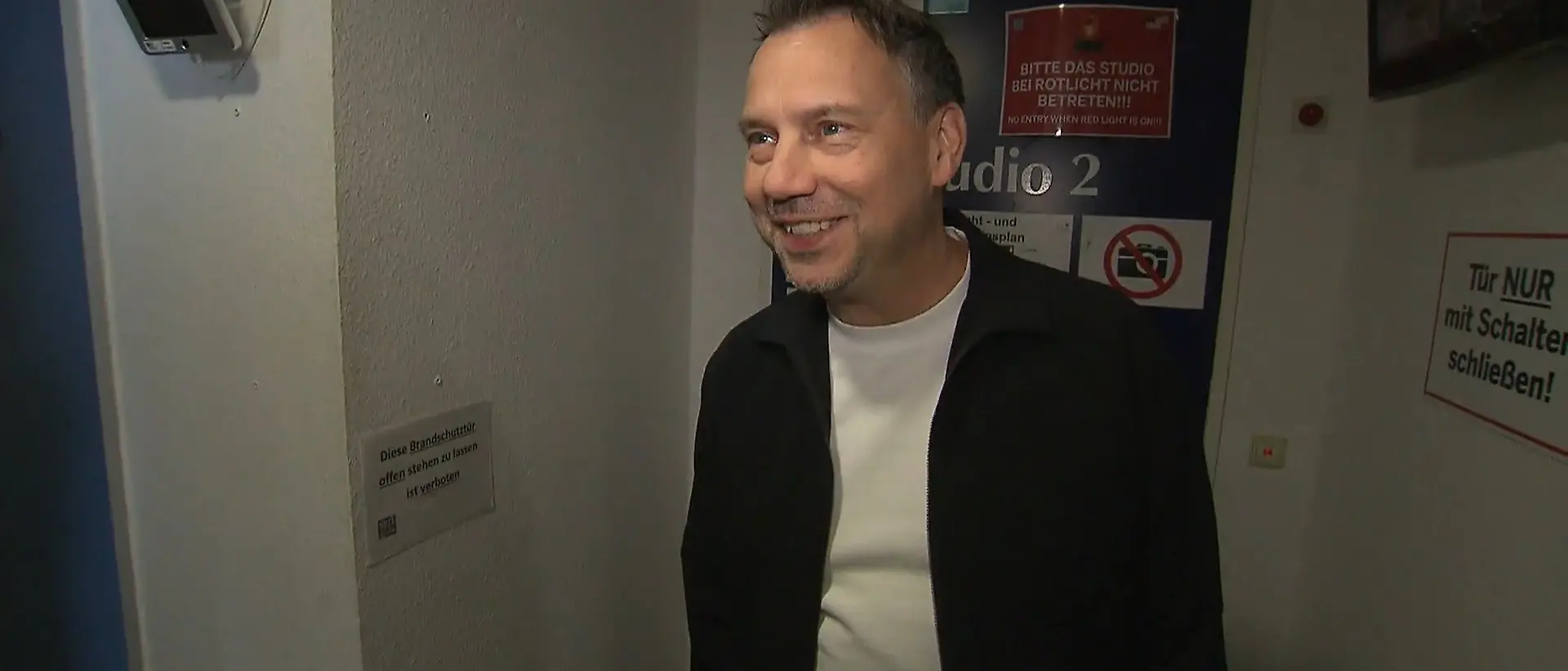 Bild zu: "SO hat sich der Bestseller-Autor als Schauspieler geschlagen"