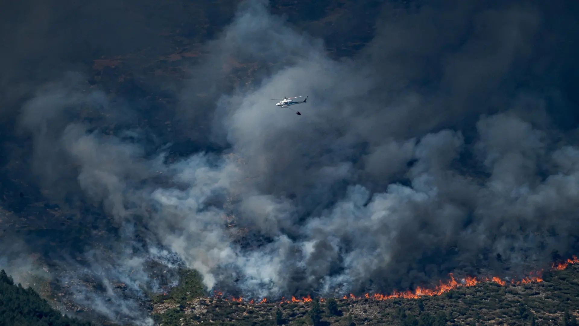 AVILA, SPAIN - JULY 24: Smoke rises over Avila as a forest fire triggers an extreme alert in central Spain, including Madrid and other nearby regions on July 24, 2026. Diego Radames / Anadolu