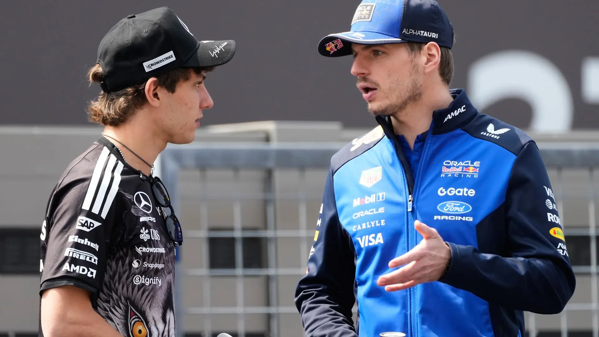 Irgendwann einmal Formel-1-Teamkollegen? Kimi Antonelli (l) und Max Verstappen. (Archivbild)