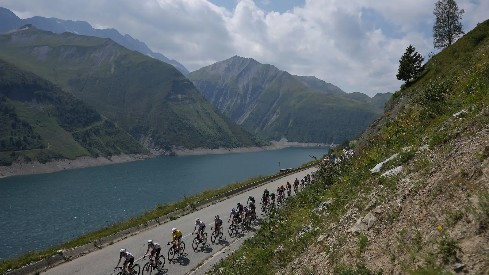 Radprofis bei der vorletzten Etappe der Tour de France.