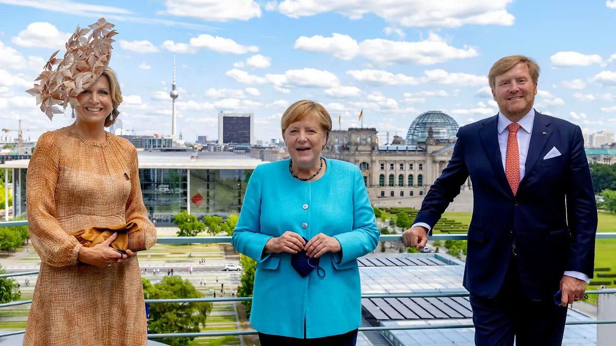  06-07-2021 Berlin Queen Maxima and King Willem-Alexander with Angela Merkel at the Bundeskanzleramt on the 2nd day of the 3 day statevisit to Germany.  PUBLICATIONxINxGERxSUIxAUTxONLY Copyright: xPPEx