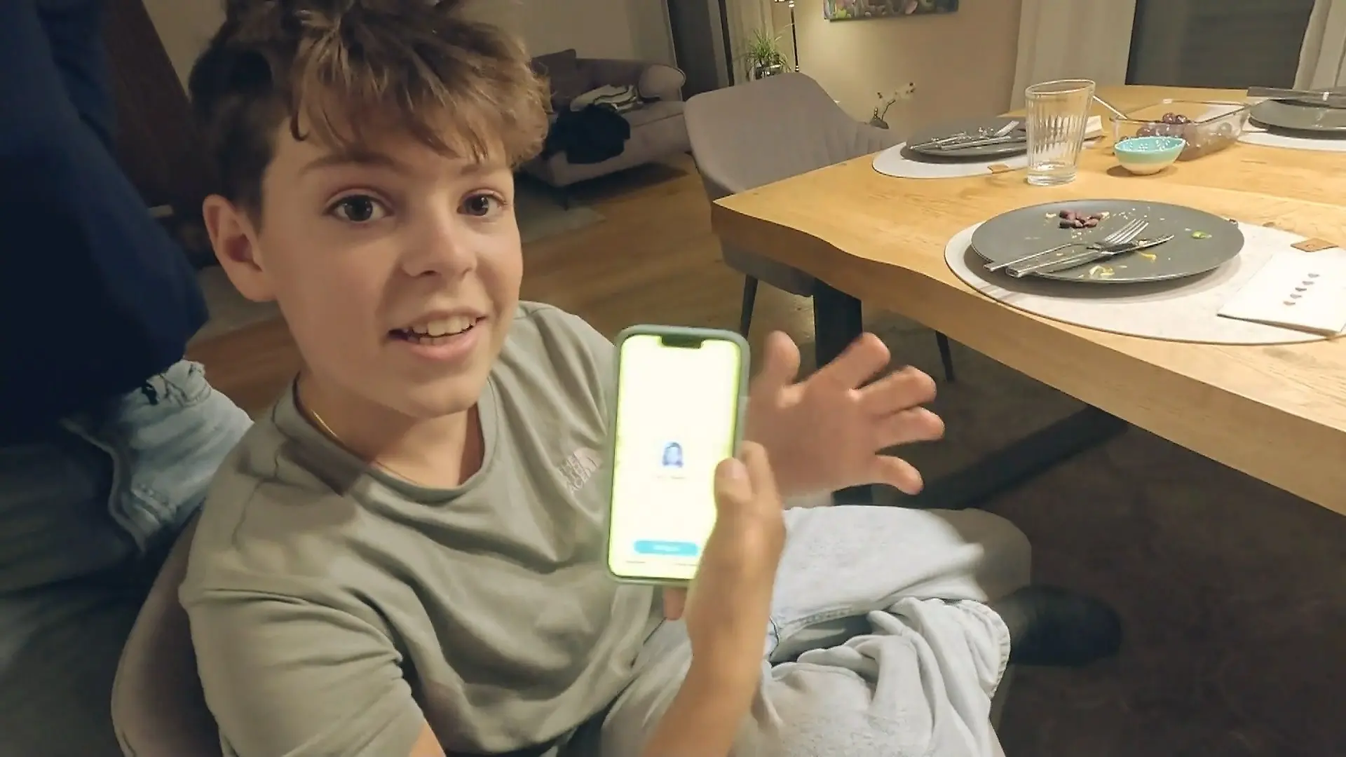 BRD: Wie fanden die Schüler das Leben ohne Handy? Smartphone Abgabe Offline
