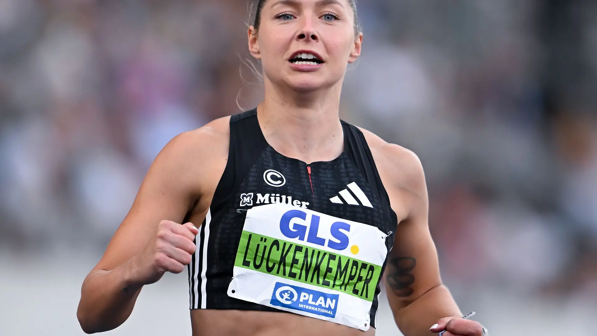 Gina Lückenkemper berichtete nach dem 100-Meter-Finale von einem Zeckenbiss in den Hinterkopf.