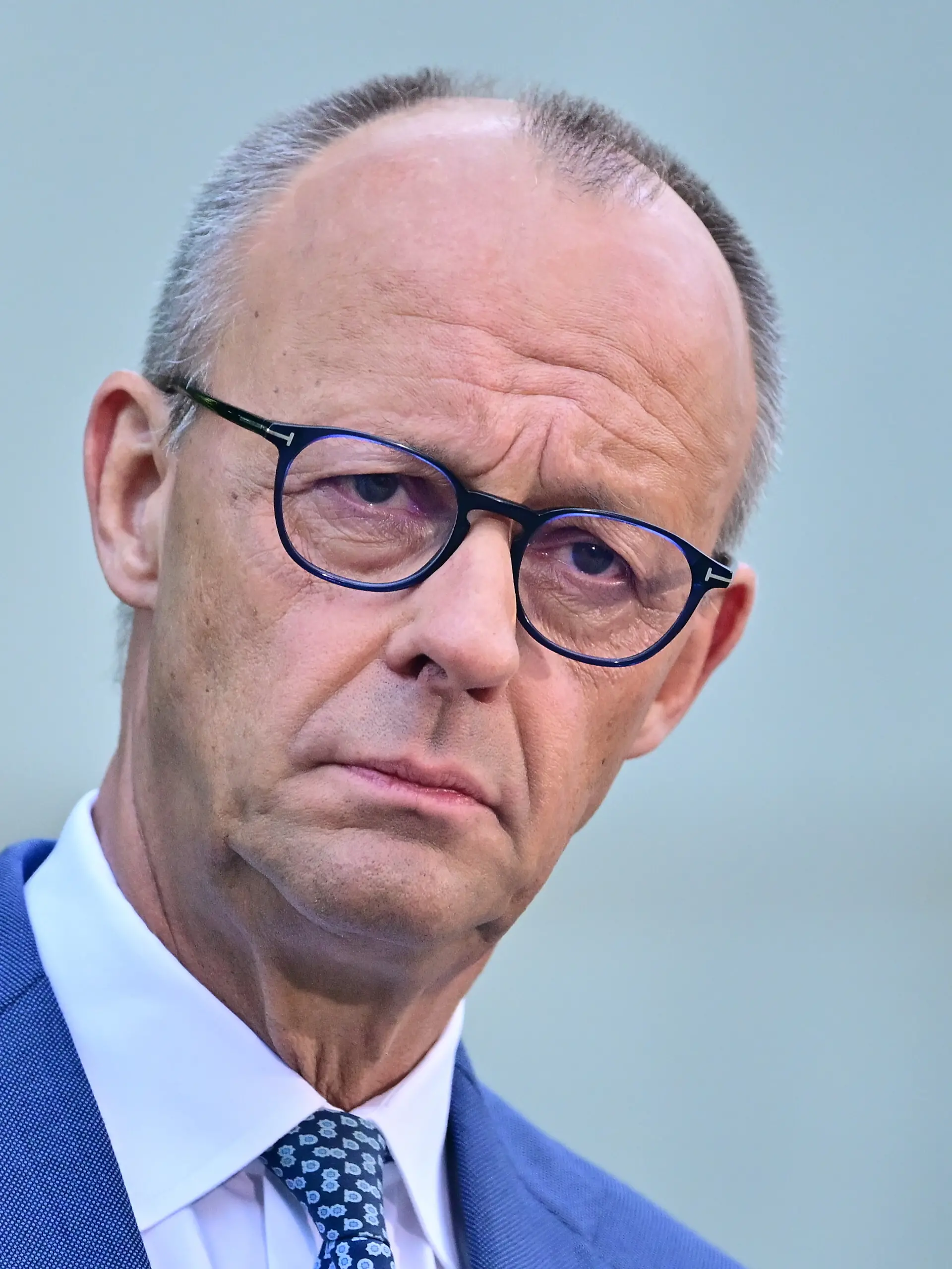 Bundeskanzler Friedrich Merz (CDU) während zu einer Pressekonferenz im Kanzleramt in Berlin zu personellen Veränderungen in Regierung und CDU.