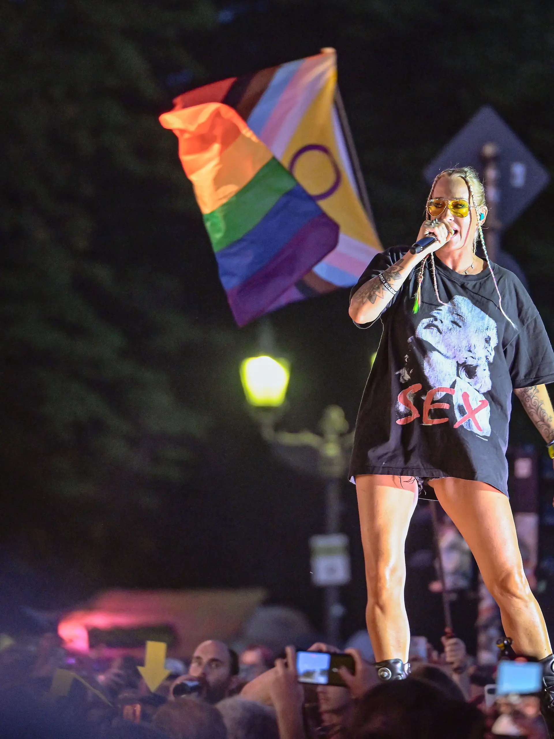 25.07.2026, v.l. Sarah Connor tritt bei der Abschlusskundgebung des Christopher Street Day (CSD) 2026 auf der Hauptbühne am Brandenburger Tor in Berlin auf. Mit ihrem Auftritt unterstützt die Sängerin die Veranstaltung und die queere Community.