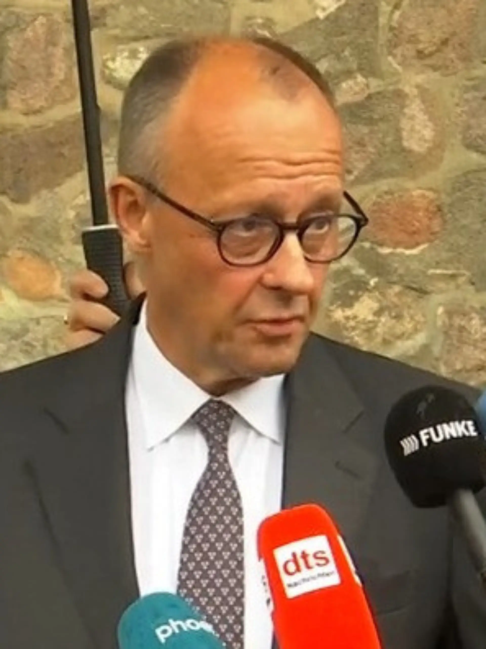 Bild zu: "Statement von Bundeskanzler Friedrich Merz zu Anschlag auf CSD in Berlin"