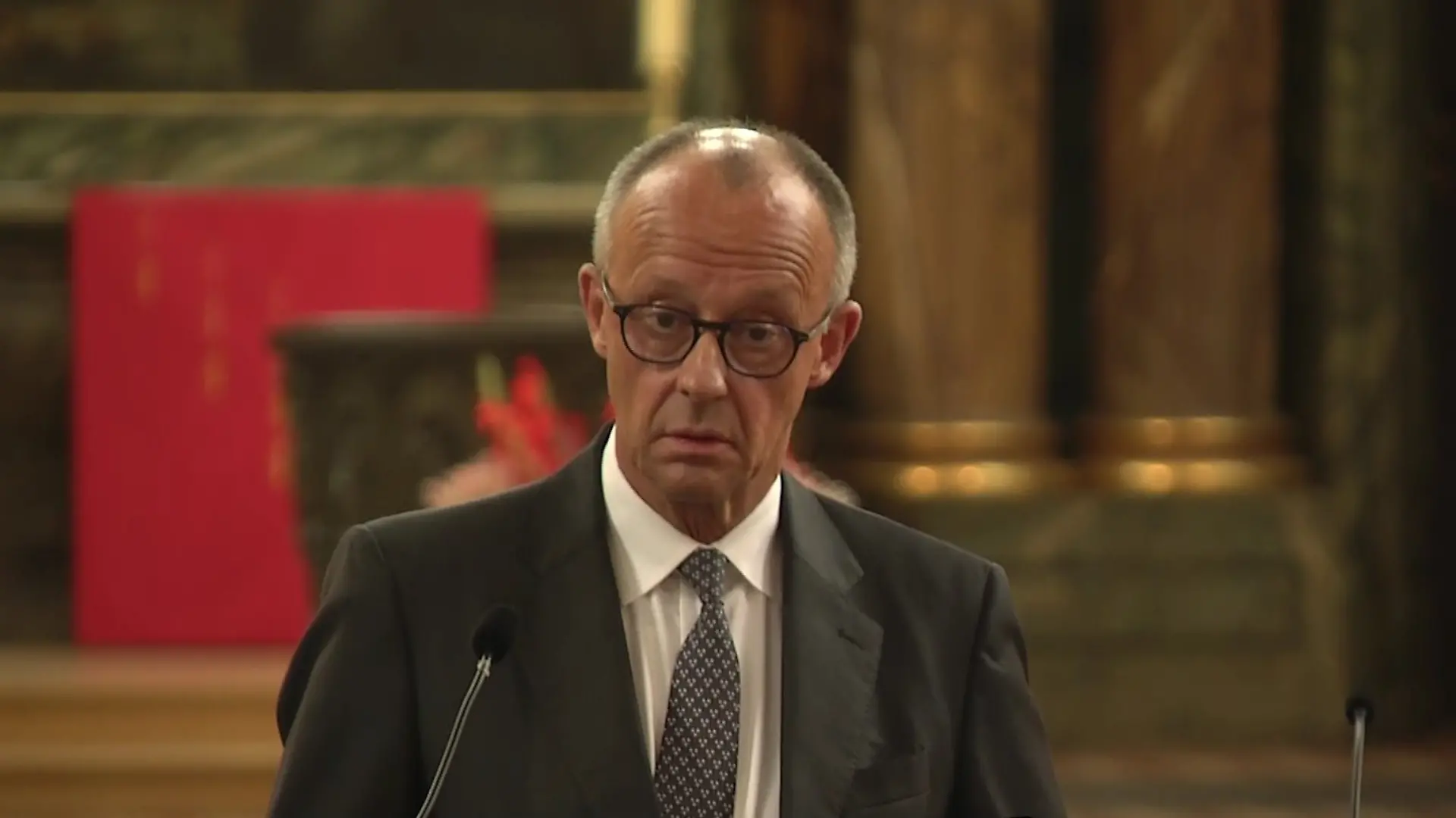 Bundeskanzler Friedrich Merz mit bewegendem Appell: „Feiern Sie wieder!“