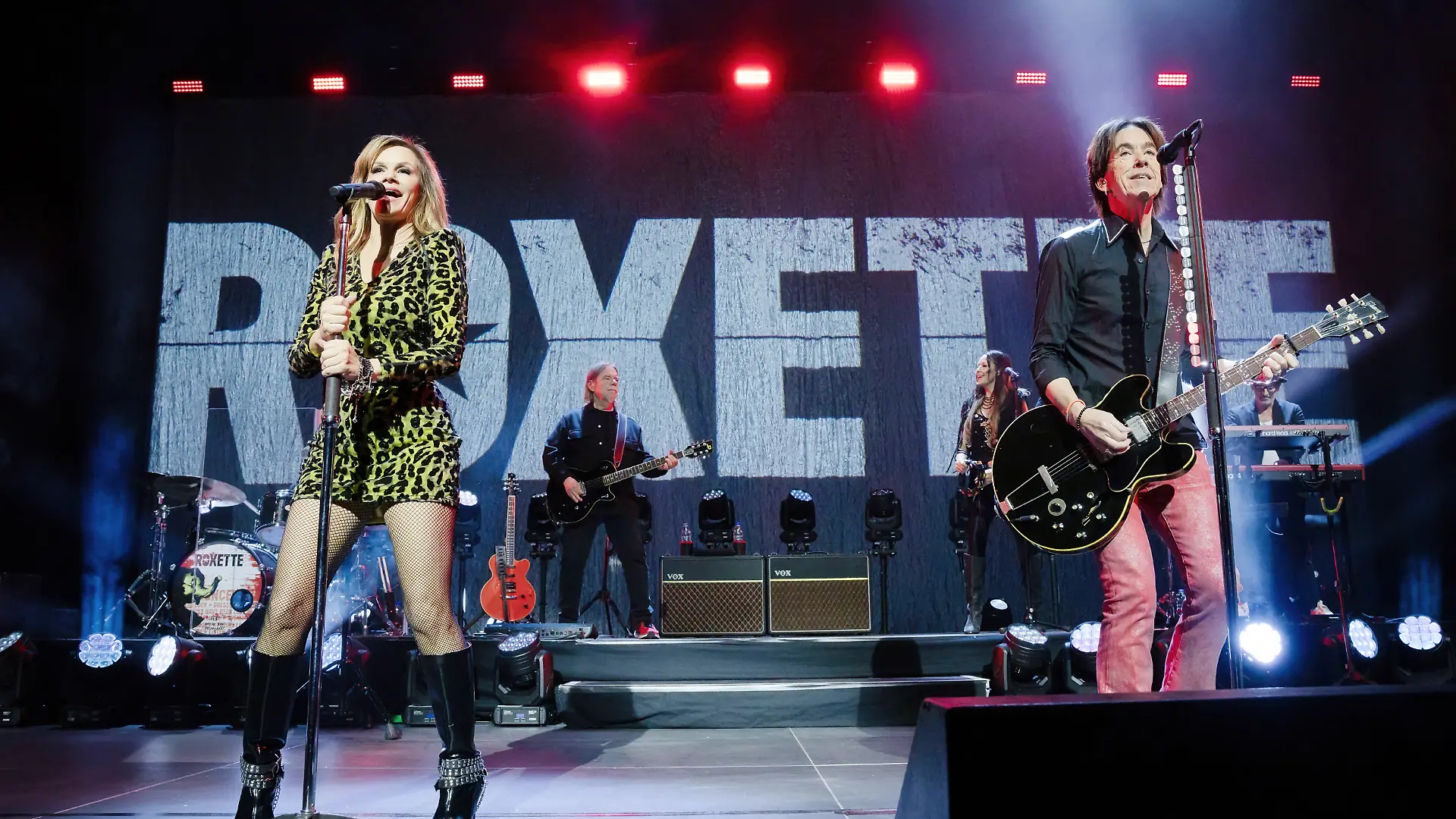 BERLIN, GERMANY - NOVEMBER 20: (L-R) Singer Lena Philipsson and Per Gessle of the Swedish band Roxette perform live on stage during a concert at the Tempodrom on November 20, 2025 in Berlin, Germany. (Photo by Frank Hoensch/Redferns)