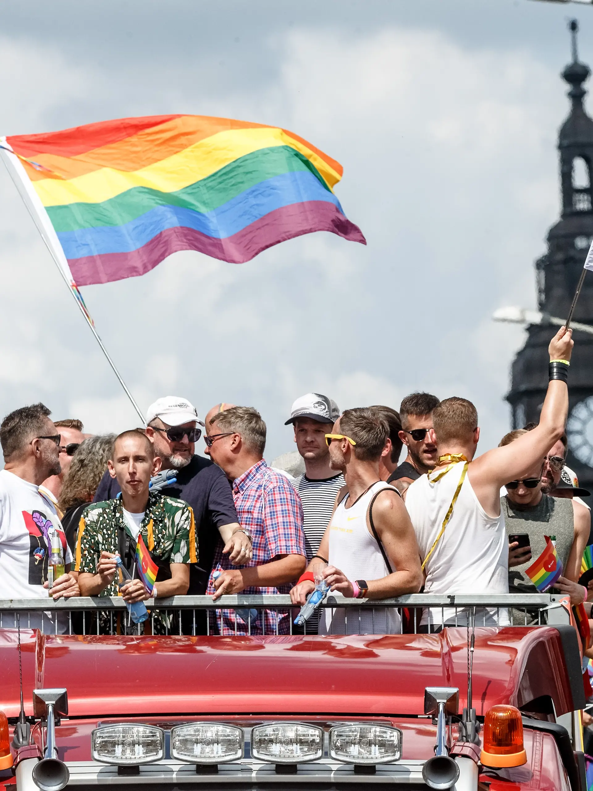 Bild zu: "Nur wenige Tage bis zum CSD in Hamburg! Polizei prüft Sicherheitskonzept"