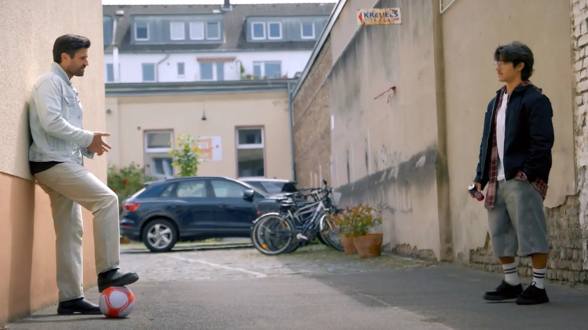 Paco versucht, Taro beim Kicken aus der Reserve zu locken „Unter uns“-Folge vom 17. August 2026 bei RTL