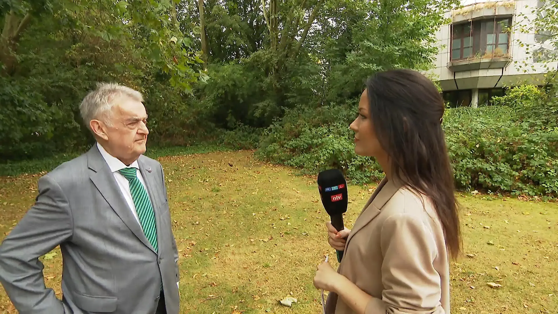 Im Gespräch: NRW-Innenminister Herbert Reul (CDU) Anschlag bei CSD in Berlin