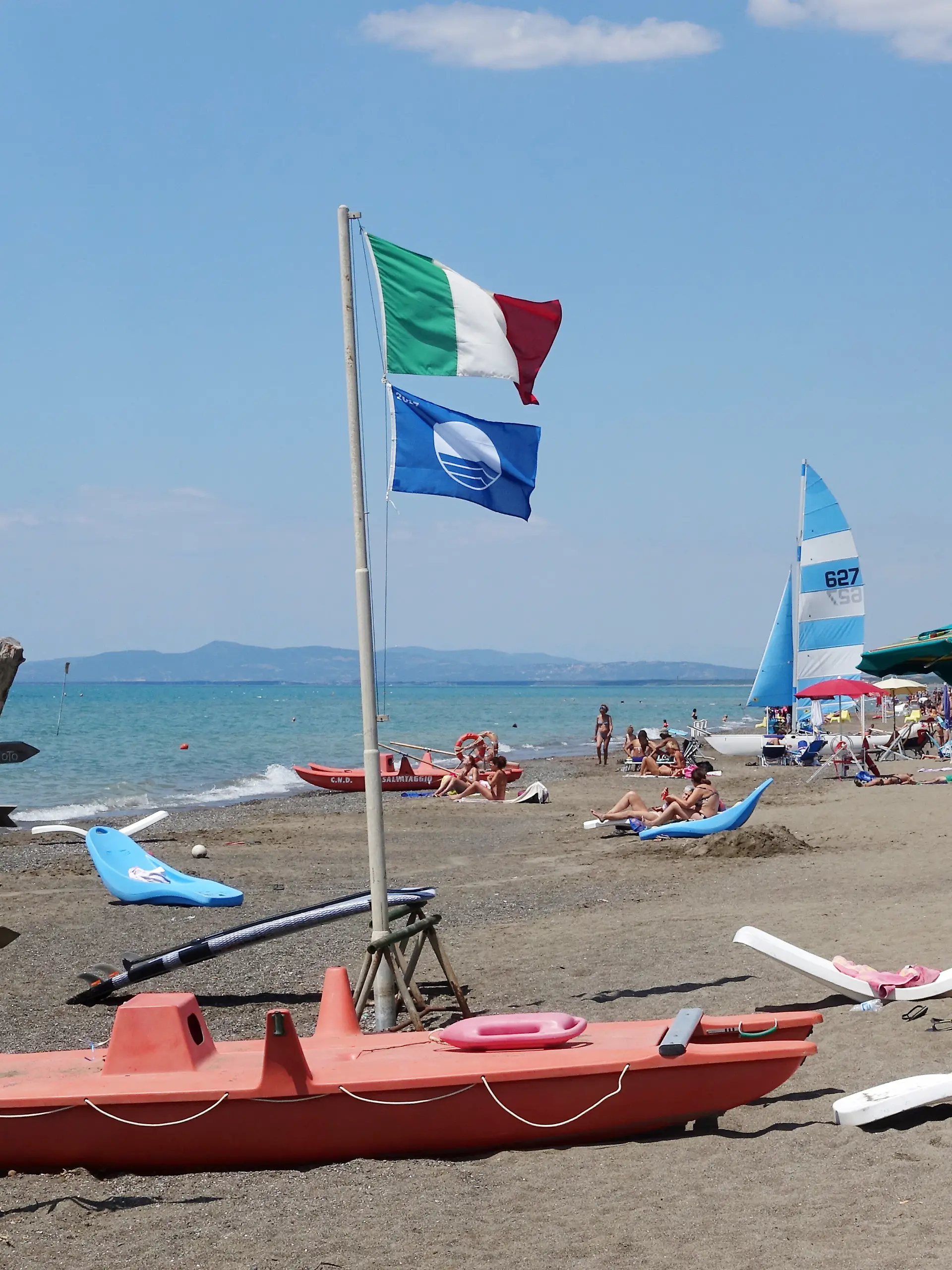 Der Strand von Marina di Castagneto Carducci. (zu dpa: «84 Jahre alter deutscher Urlauber ertrinkt vor toskanischer Küste») +++ dpa-Bildfunk +++