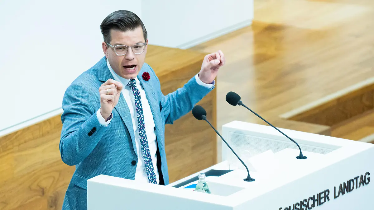 DEUTSCHLAND, NIEDERSACHSEN, HANNOVER, 09.06.2021 - Plenarsitzung im Niedersächsischen Landtag - Björn Försterling FDP, stellvertretender Fraktionsvorsitzende, hält im Plenum eine Rede zum Tagesordnungspunkt Unser Dreiklang für eine starke frühkindliche Bildung - Qualität, Gebührenfreiheit und ein Platz für jedes Kind in der Aktuellen Stunde. *** GERMANY, LOWER SAXONY, HANOVER, 09 06 2021 Plenary Session in the Lower Saxony Parliament Björn Försterling FDP , deputy leader of the parliamentary group, gives a speech in the plenary session on the agenda item Our triad for a strong early childhood education Quality, freedom from fees and a place for every child in the current affairs hour