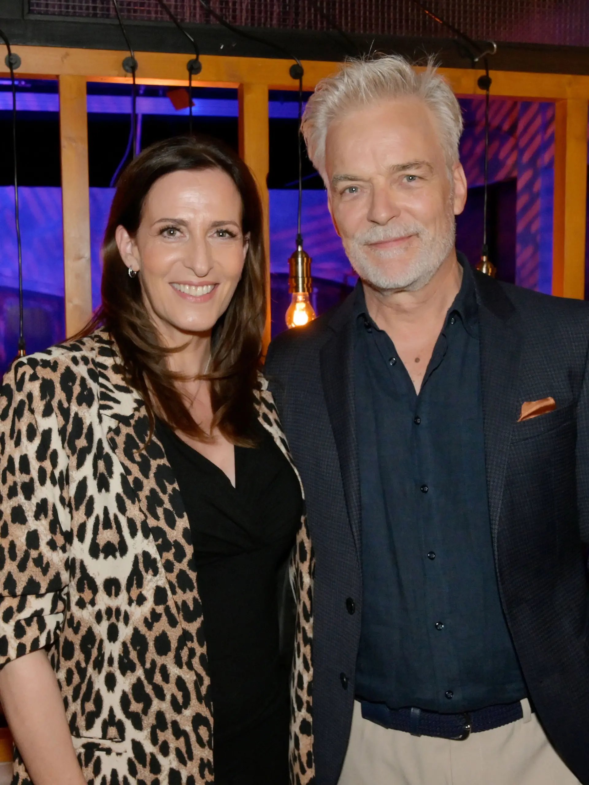 Ulrike Frank und Stephan Schill - ihre Rollen Katrin und Richard finden schnell Gefallen aneinander.