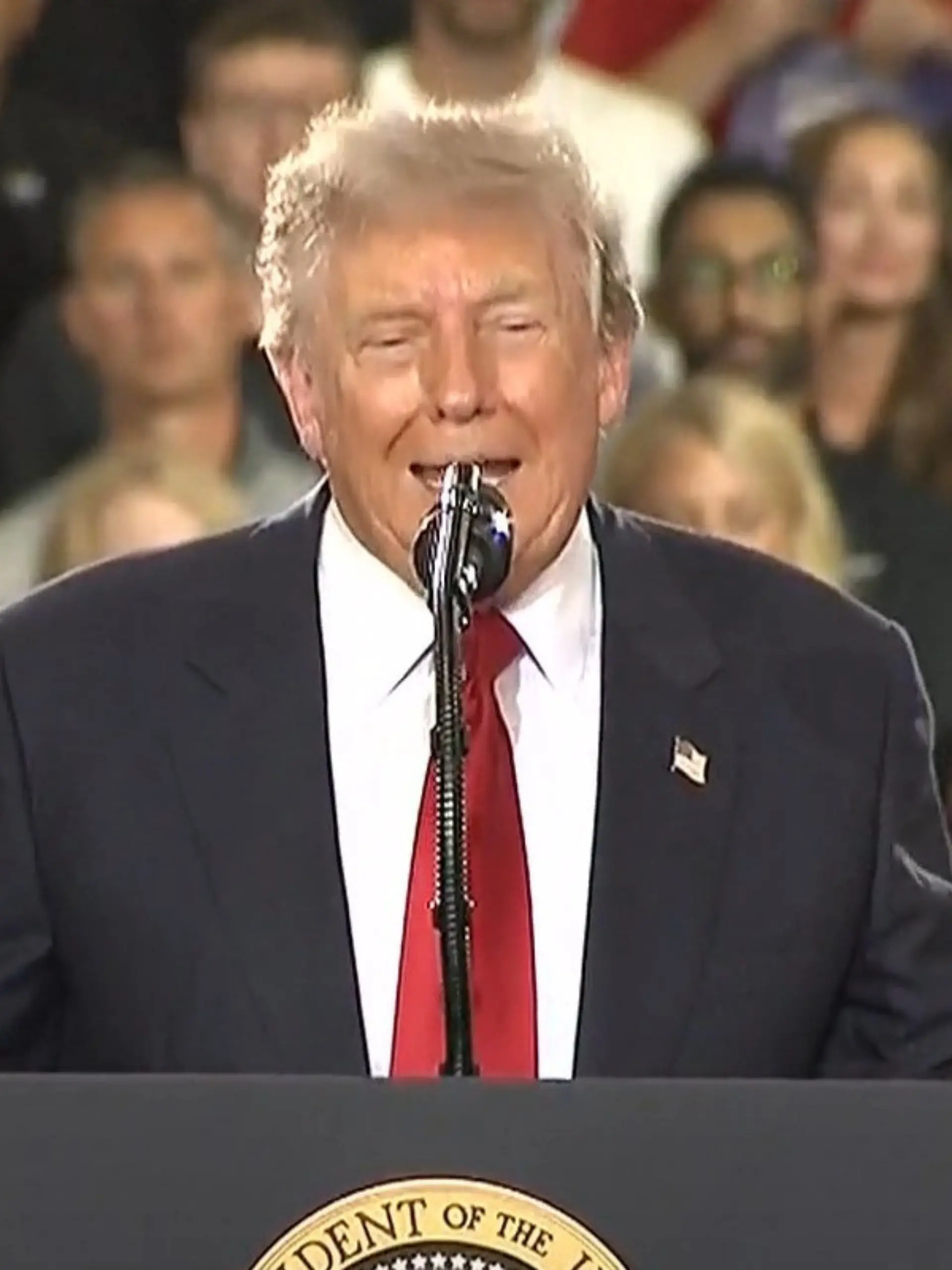 Bild zu: "Protz-Rede von Donald Trump: „Ich habe mehr für euch getan als eure Eltern""