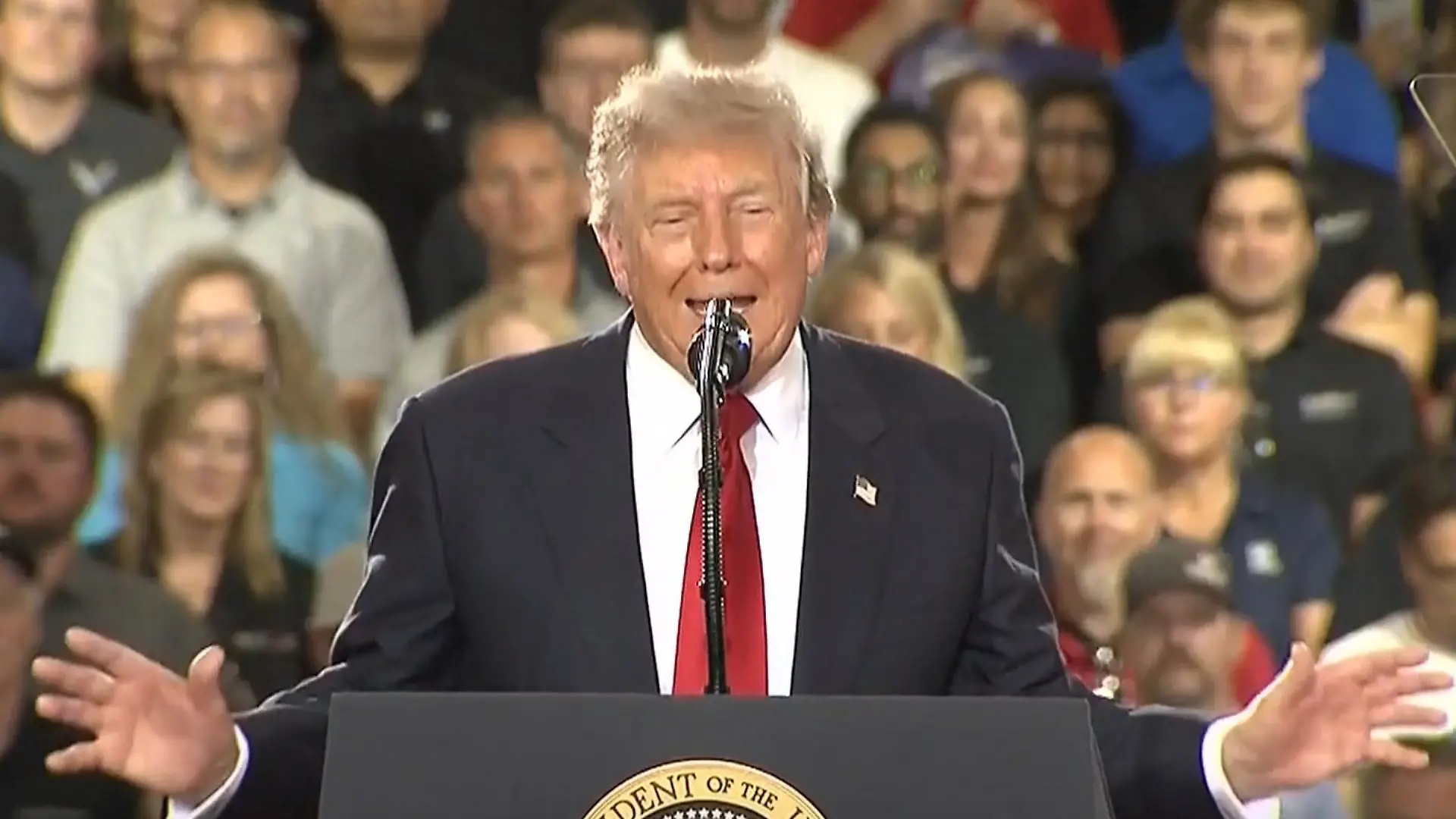 Protz-Rede von Donald Trump: „Ich habe mehr für euch getan als eure Eltern" US-Präsident spricht über seinen Vater