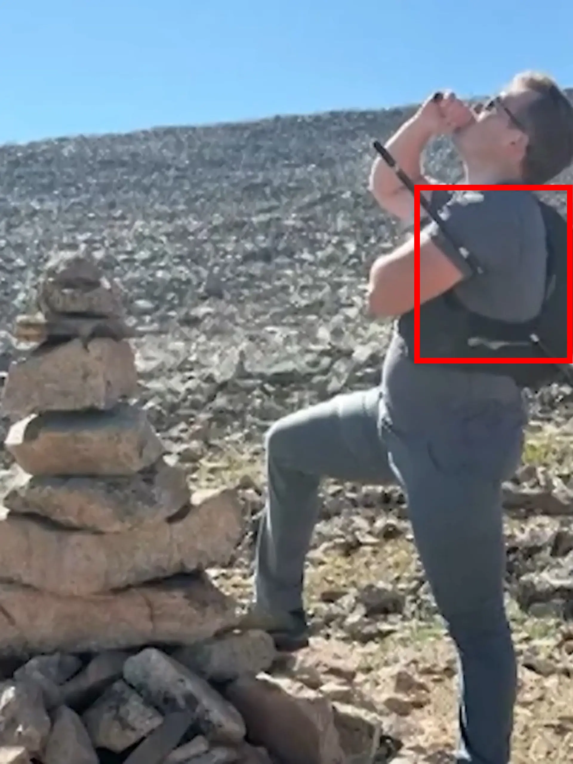 Bild zu: "Wanderstock durchbohrt Davids Oberkörper - trotzdem läuft er sechs Stunden weiter!"