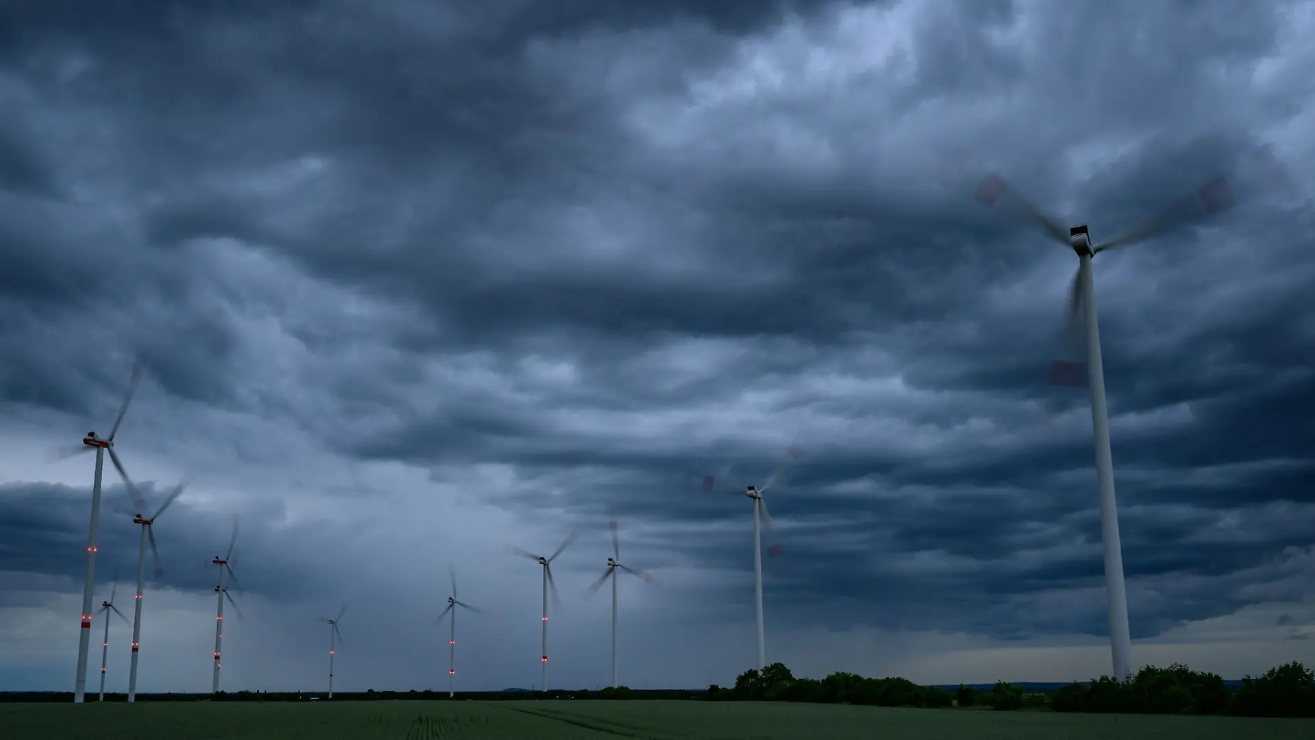 Am Donnerstag drohen in Brandenburg Starkregen, Hagel und Sturmböen. (Archivbild)