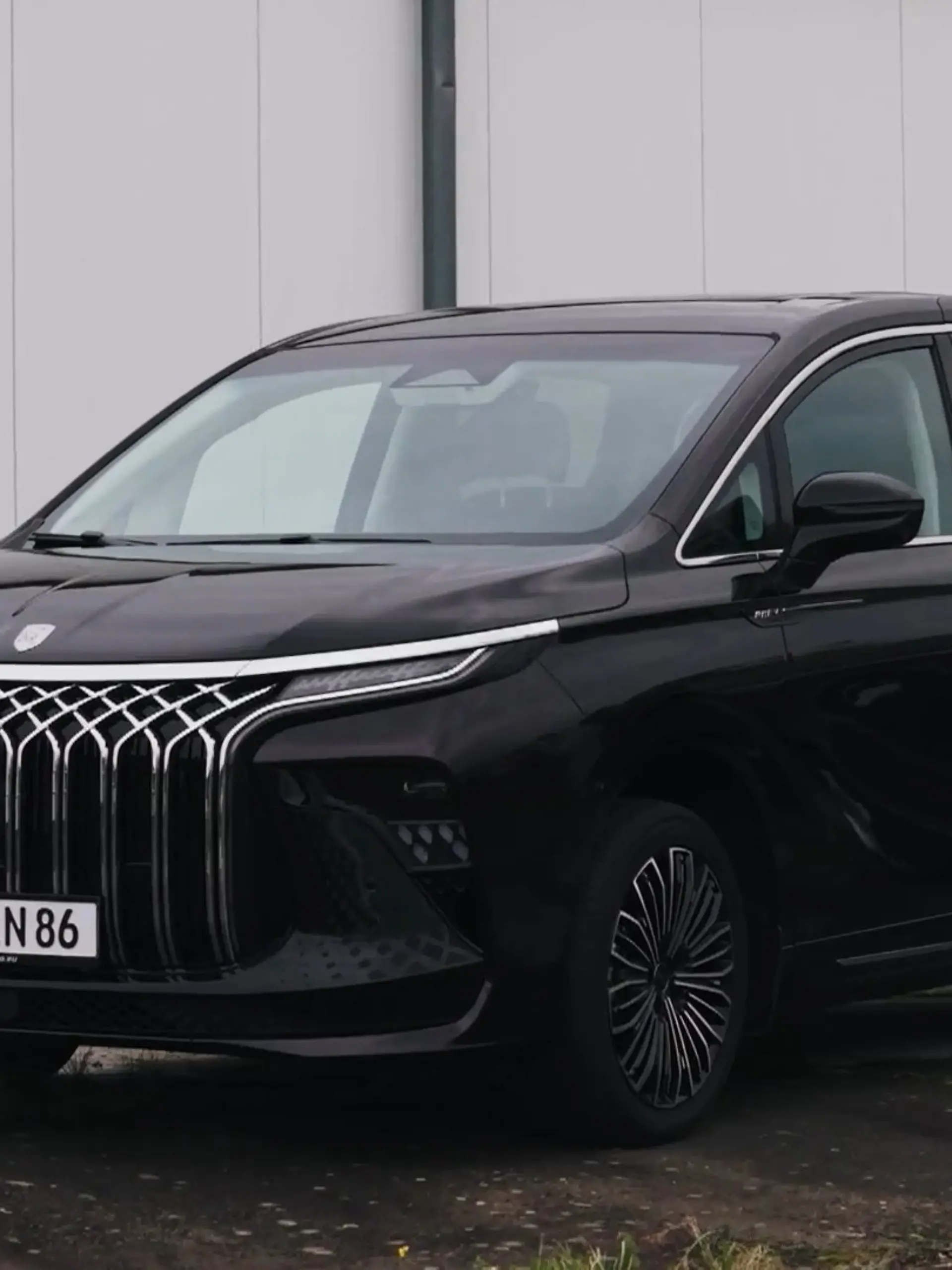 Bild zu: "Lance Arnold testet den Forthing 9 PHEV"