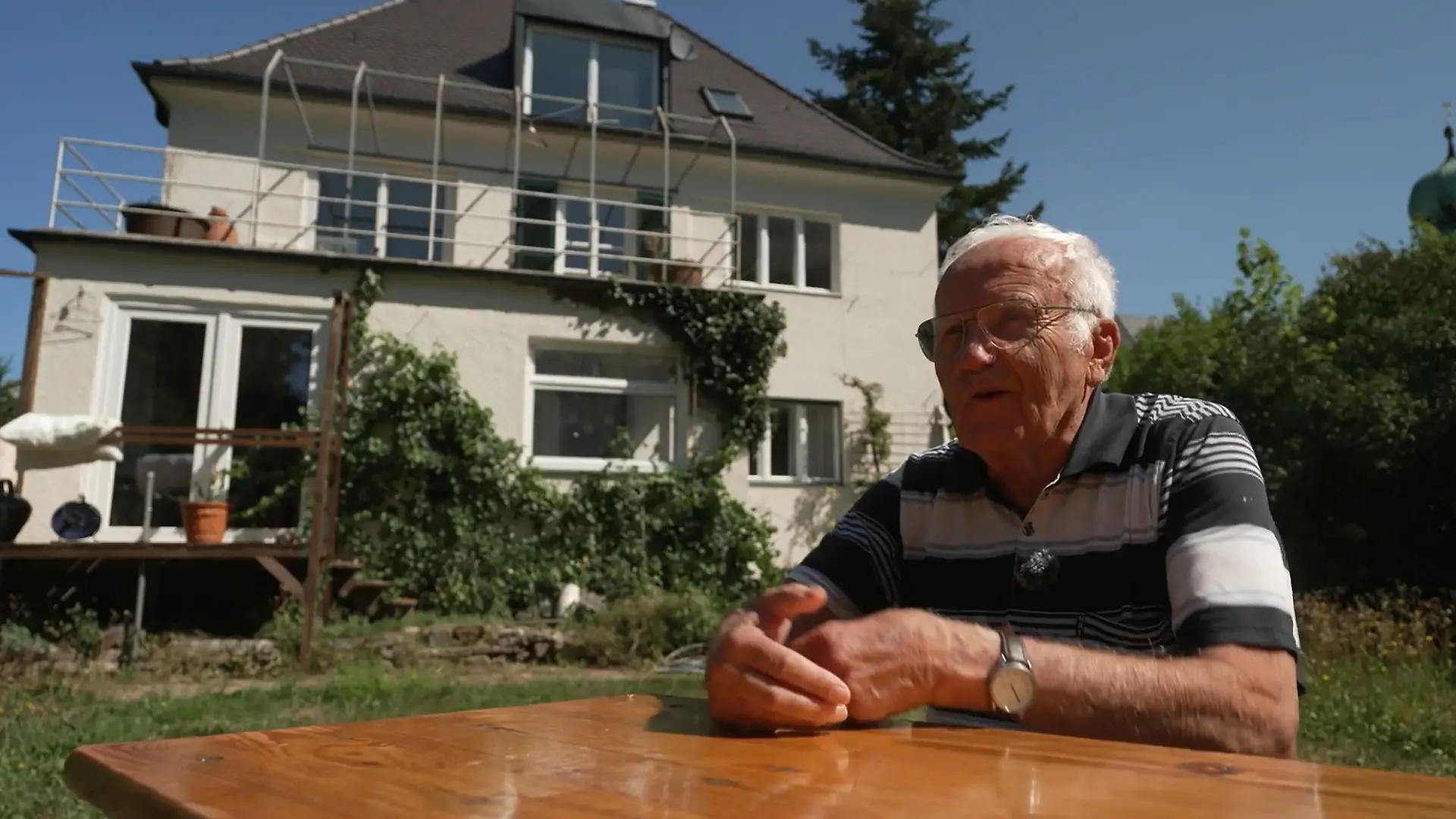 90-Jähriger verschenkt Villa für zehn Millionen Euro Abschied mit großem Herzen