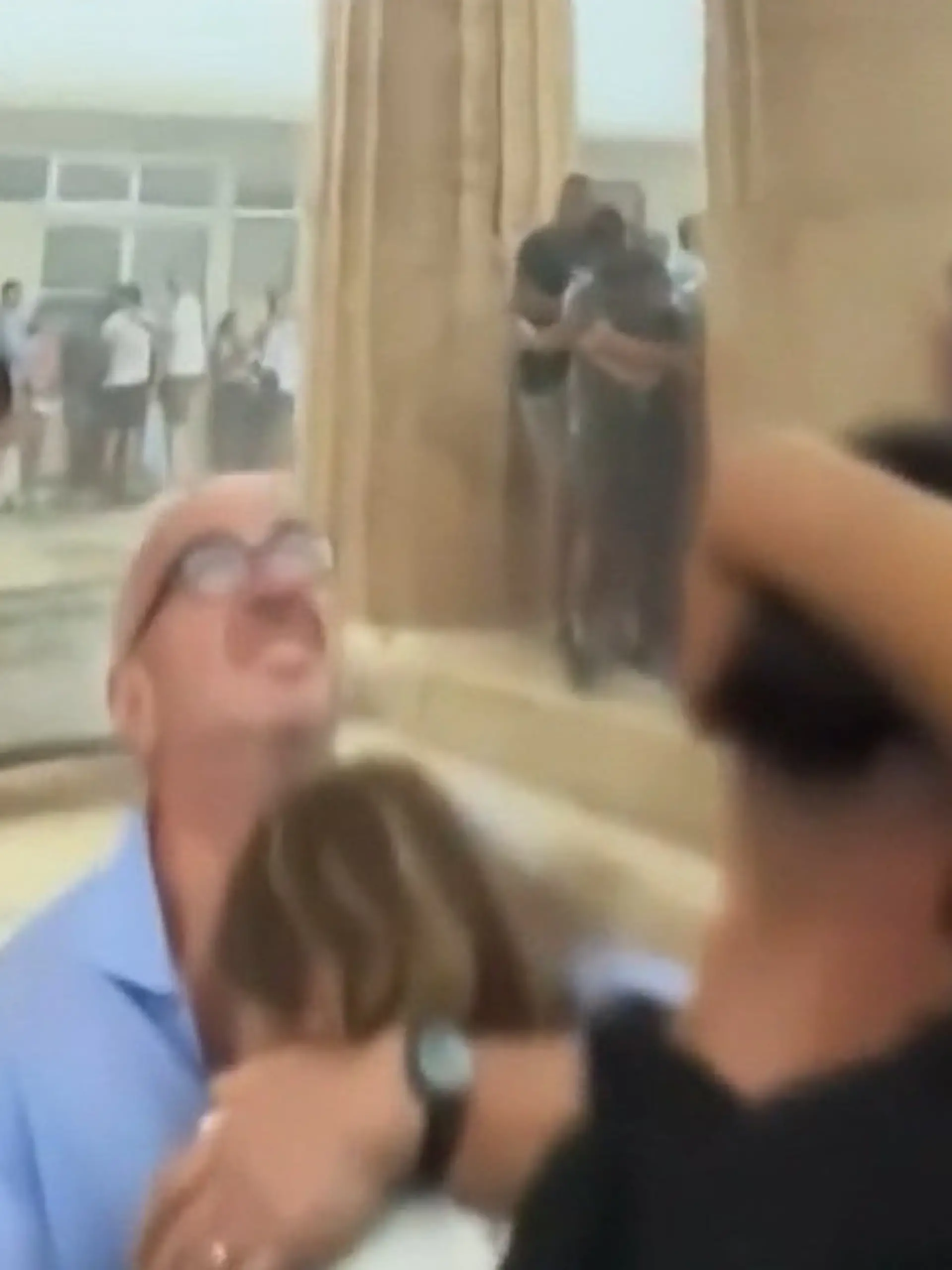 Bild zu: "An Weltkulturerbe gefangen! Touristen in Panik – wegen seltenem Wetterphänomen!"