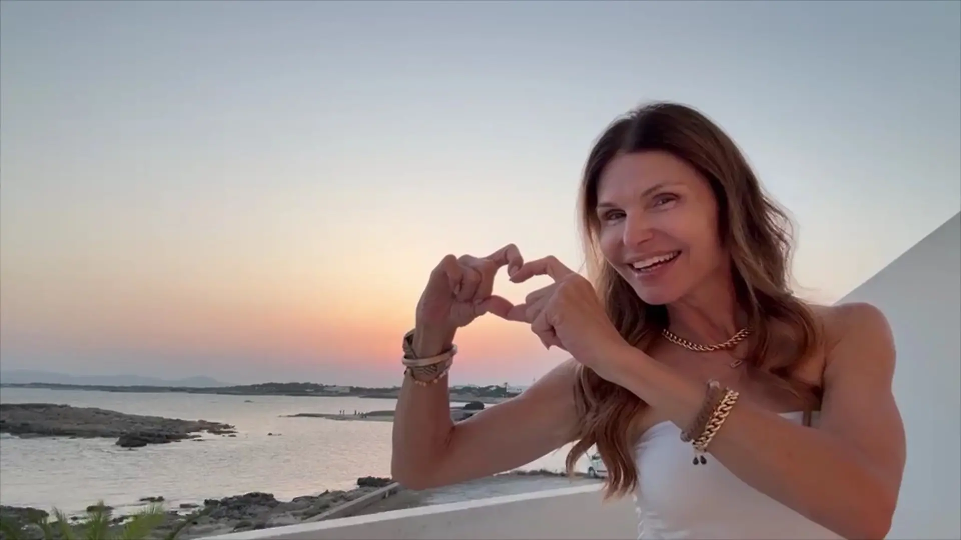 Liebe geht raus an ihre Fans. Tabea Heynig genießt aktuell ihren Urlaub auf der Balearen-Insel.