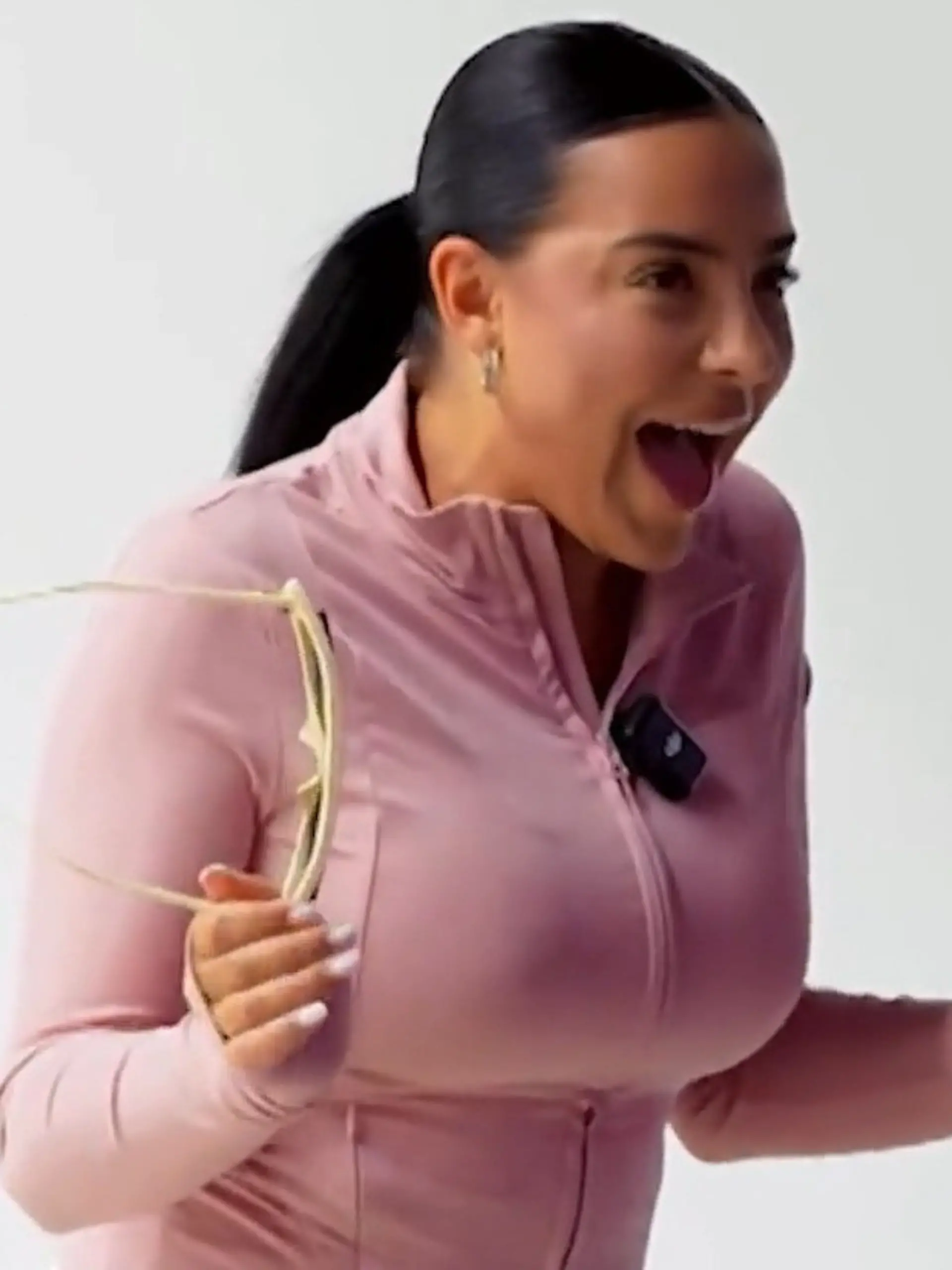 Bild zu: "Leyla voll in Fahrt! Mit diesem Geschenk macht Mike sie richtig HEITER"