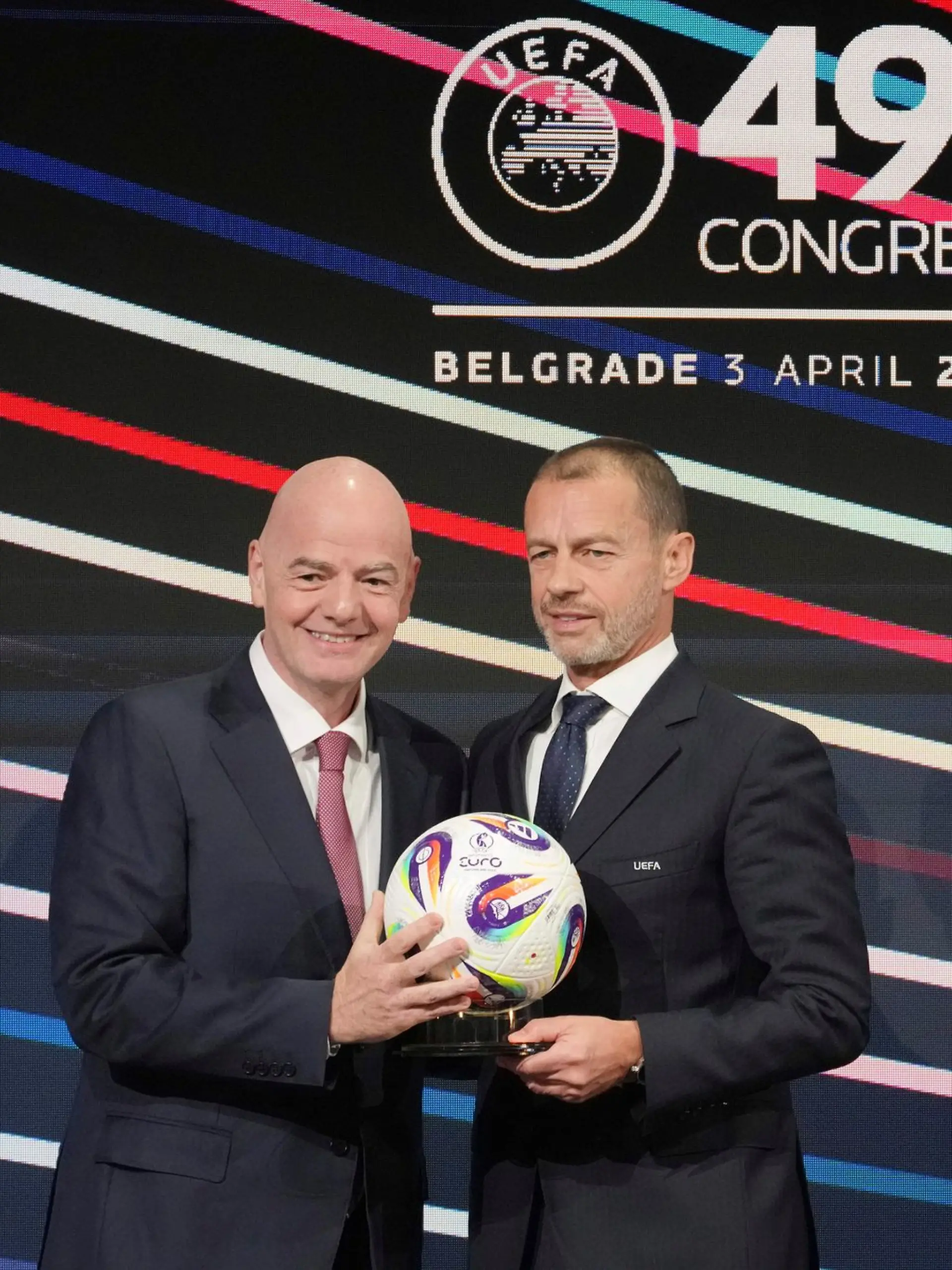 Bild zu: "UEFA droht Infantino: WM-Boykott bei FIFA-Investorendeal"