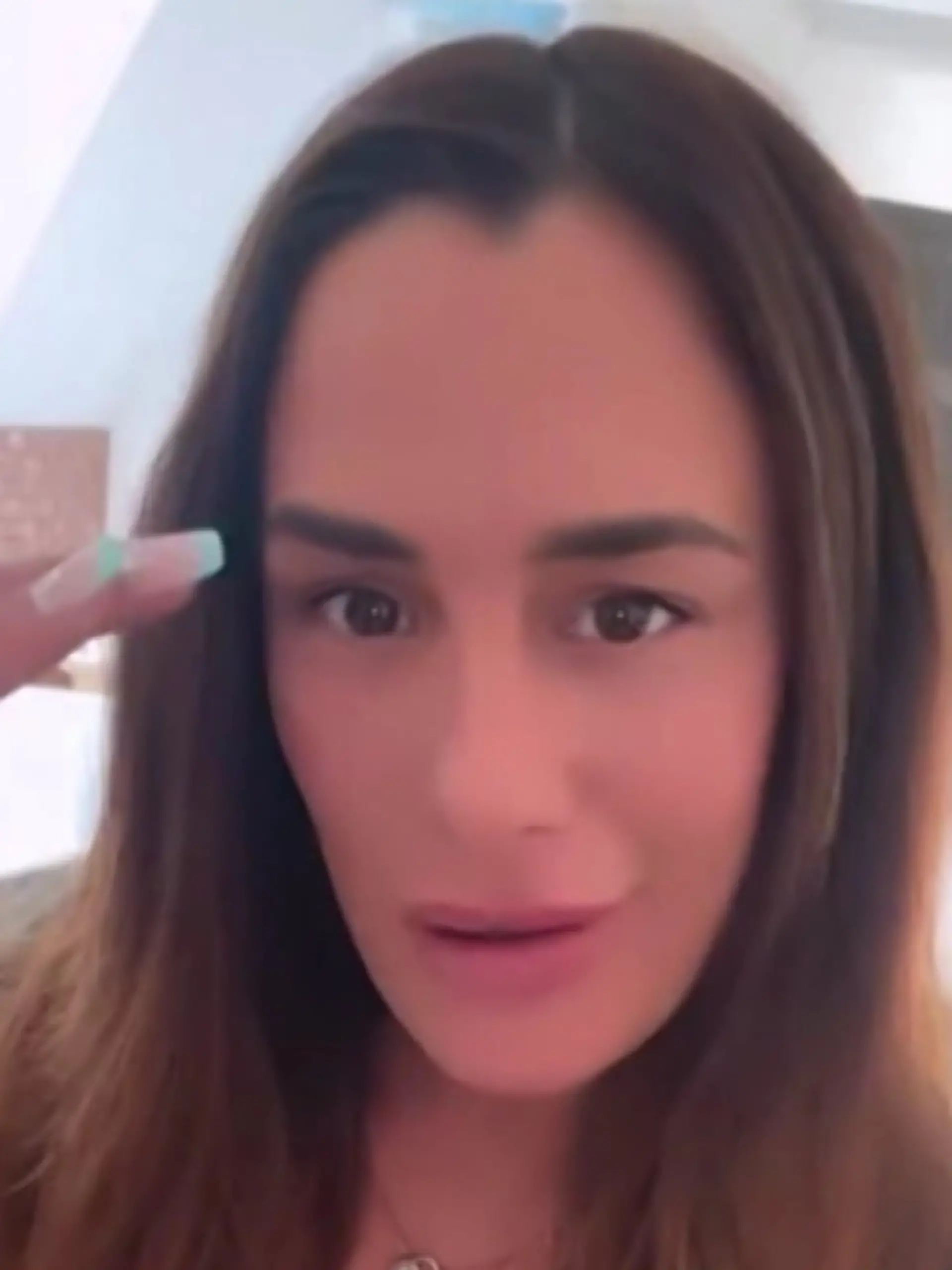 Bild zu: "„Betet, dass es nichts Schlimmes ist“ – Justine Dippl bangt um ihre Tochter"