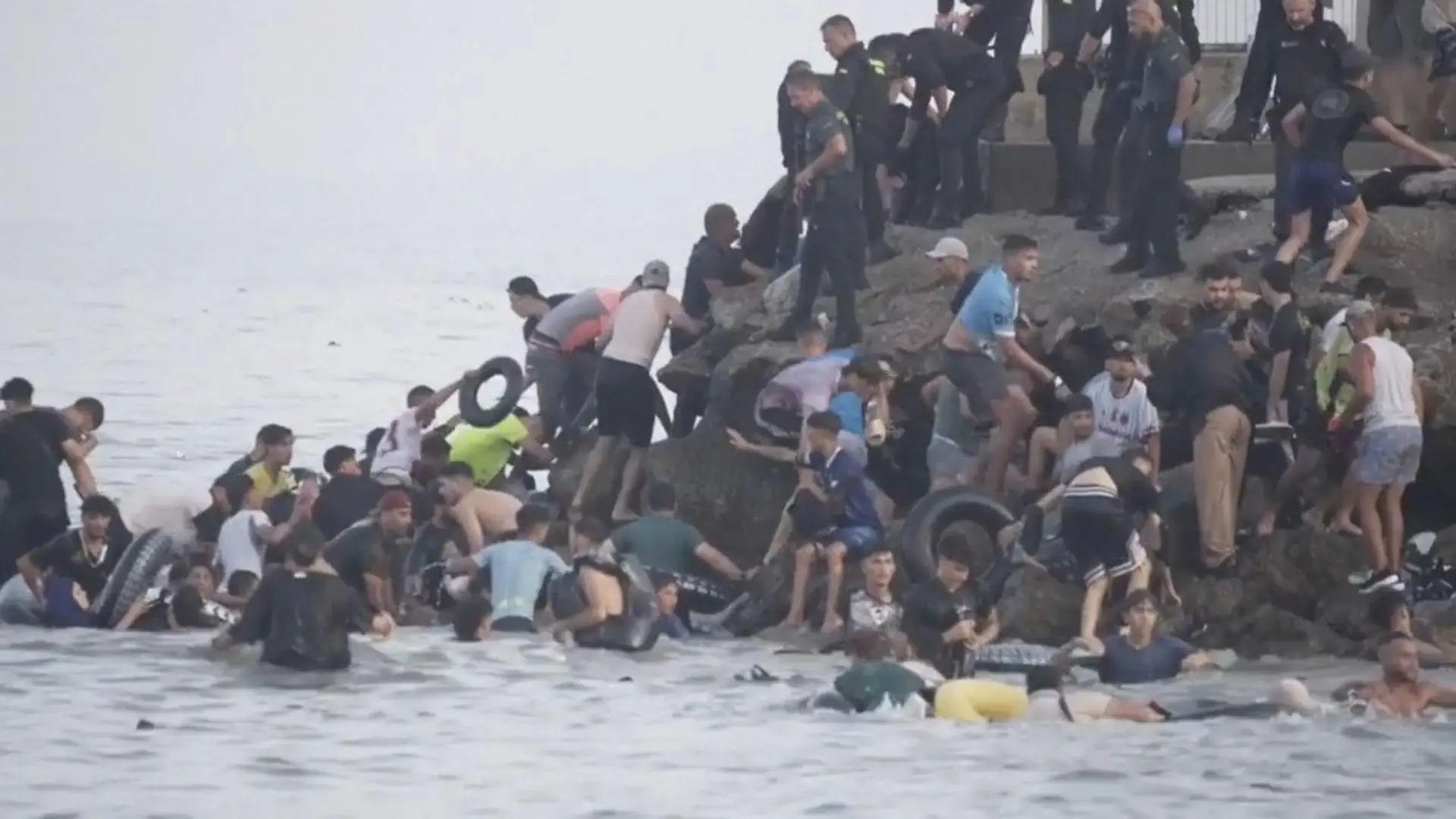 Migranten-Ansturm auf EU-Grenze! Brutale Szenen in spanischer Exklave Lage weiterhin angespannt