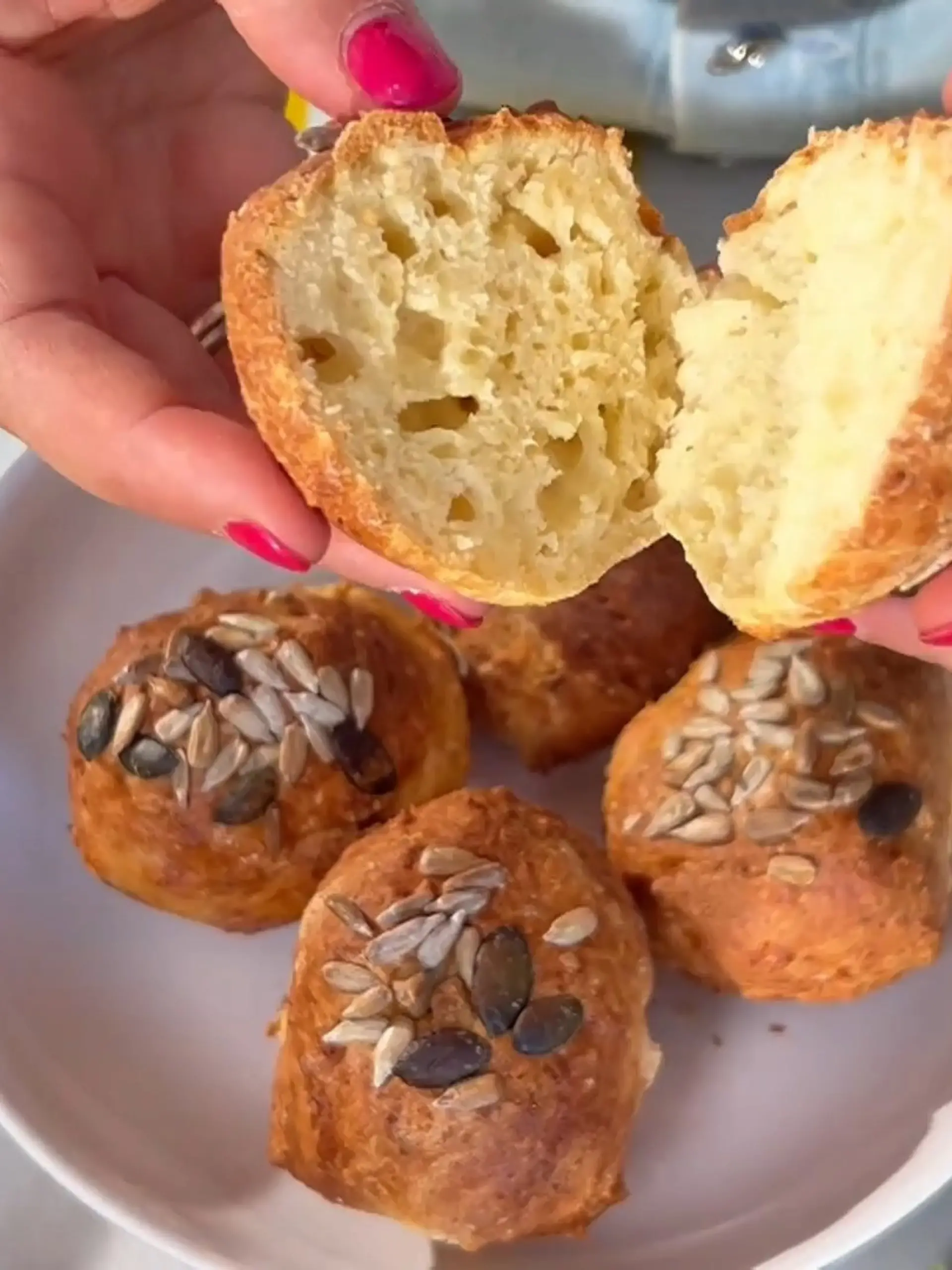 Bild zu: "Kross-fluffige Proteinbrötchen aus dem Airfryer"