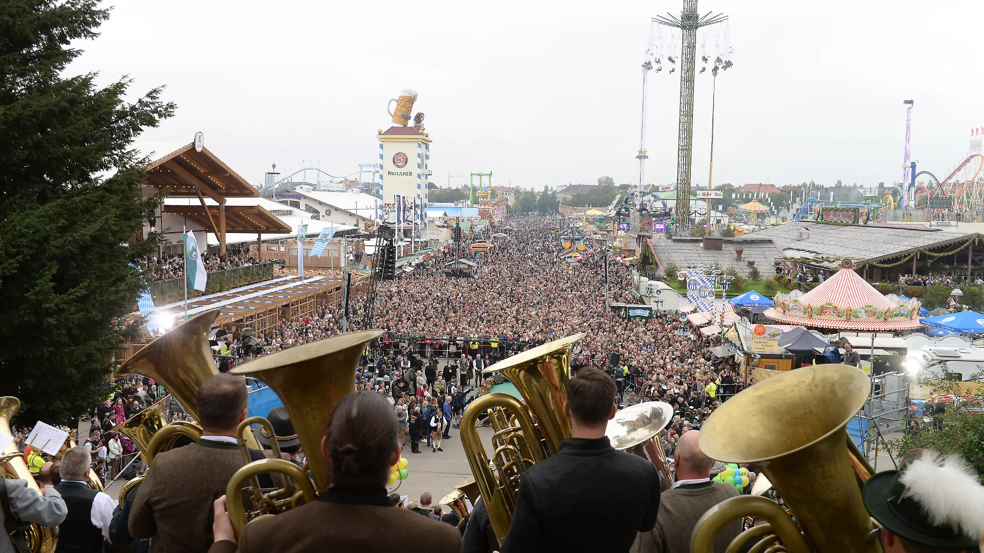 München, 28.9.2025 / Thema: Oktoberfest / Wiesn 2025 Platzkonzert vor der Bavaria