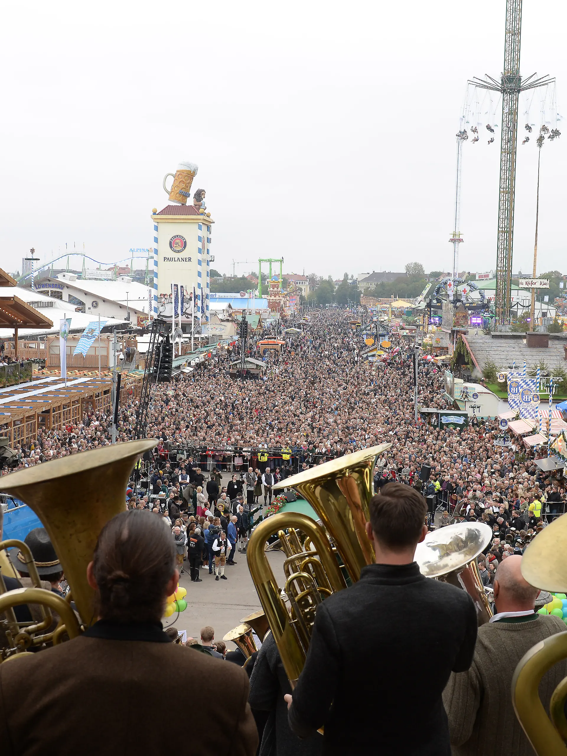 München, 28.9.2025 / Thema: Oktoberfest / Wiesn 2025 Platzkonzert vor der Bavaria
