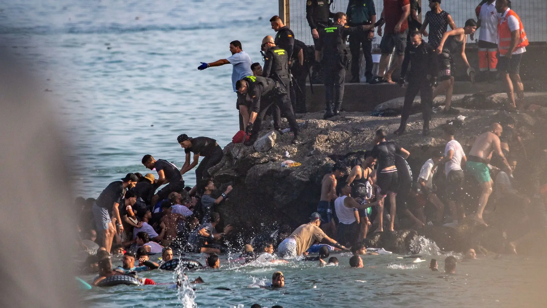 Bild zu: "Warum jetzt? Warum so viele? Die Gründe für den beispiellosen Sturm auf Ceuta"