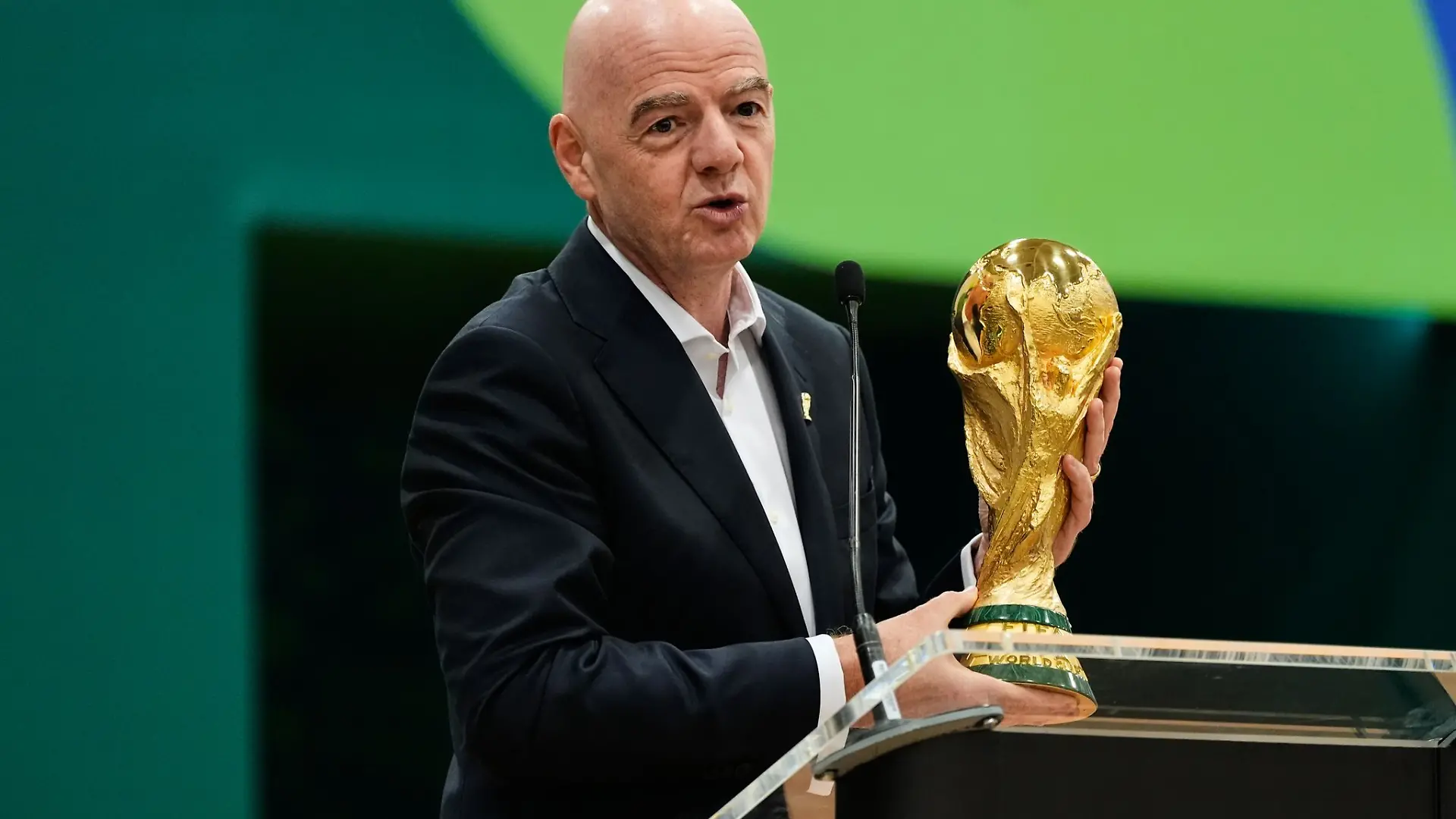 Gegen die Pläne von FIFA-Präsident Gianni Infantino regt sich Widerstand. (Archivbild)