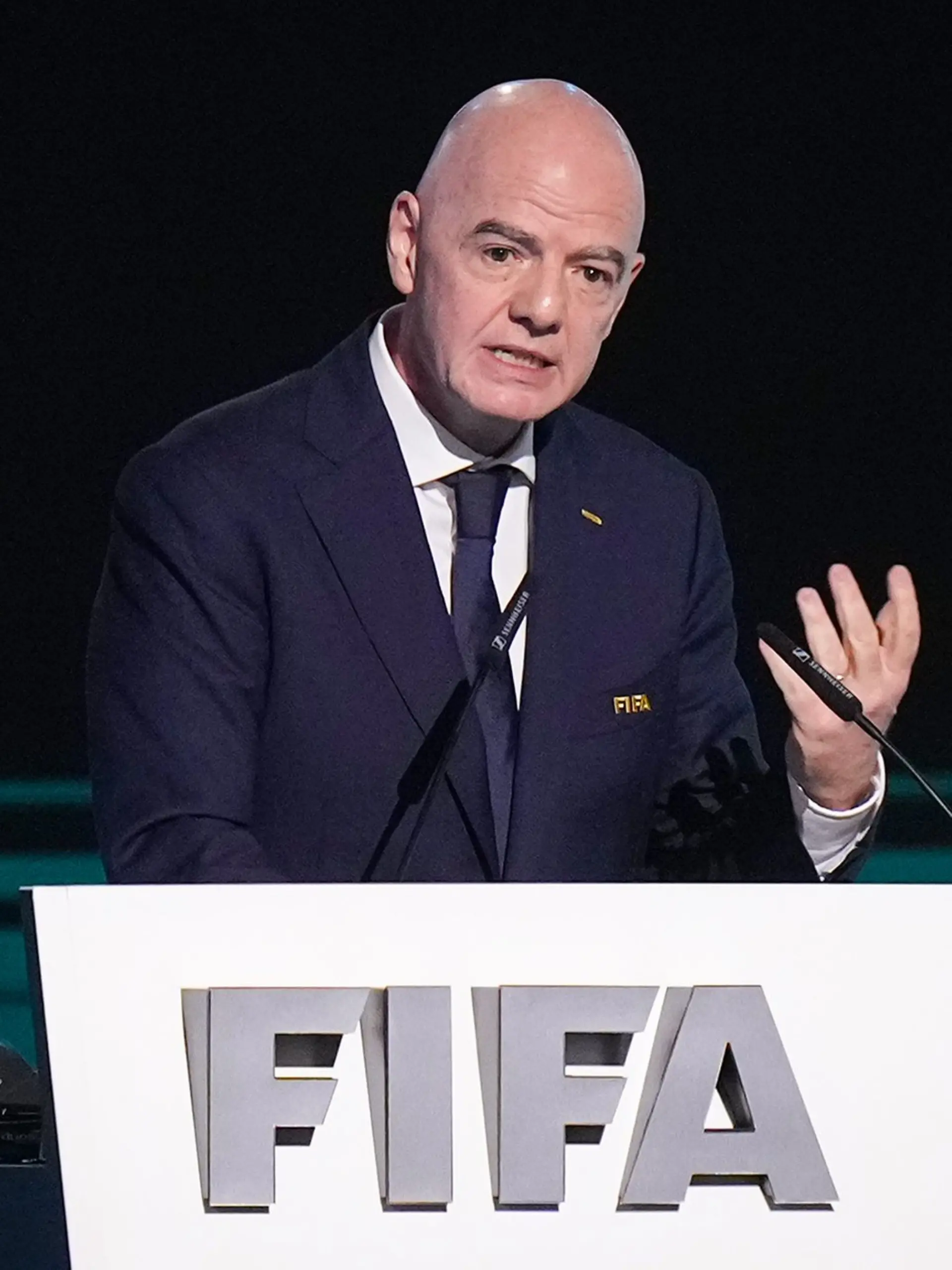 Bild zu: "«Schäbiger Deal»: Infantinos Investorenpläne gescheitert"