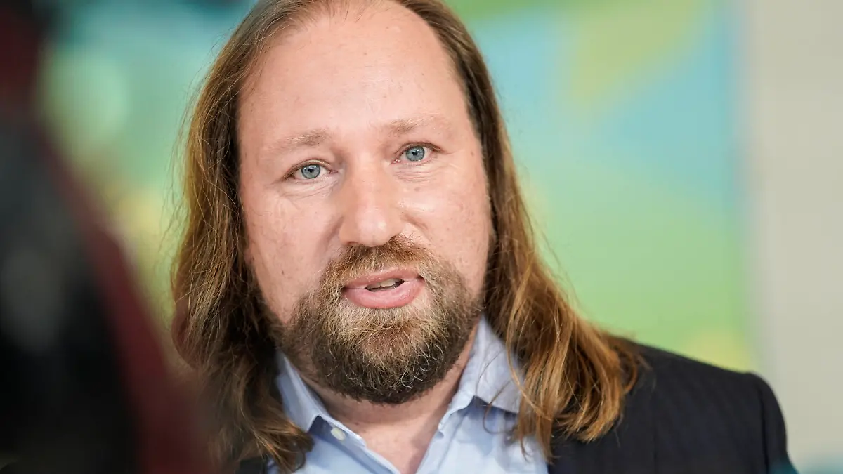 Pressestatement von Anton Hofreiter auf der Fraktionsebene des Deutschen Bundestags Aktuell, 22.06.2021, Berlin, Anton Hofreiter der Fraktionsvorsitzender im Portrait beim Pressestatement auf der Bundestagsebene des Deutschen Bundestag in Berlin Berlin Berlin Deutschland *** Press statement of Anton Hofreiter on the parliamentary group level of the German Bundestag Current, 22 06 2021, Berlin, Anton Hofreiter the parliamentary group chairman in the portrait with the press statement on the parliamentary group level of the German Bundestag in Berlin Berlin Germany