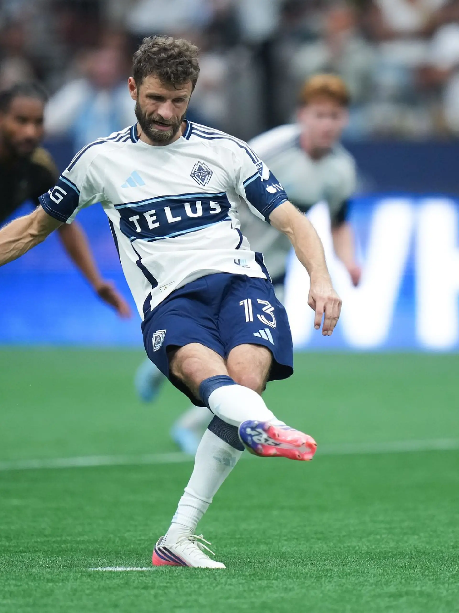 Bild zu: "Elfmeter verwandelt: Müller rettet Vancouver im Topspiel"