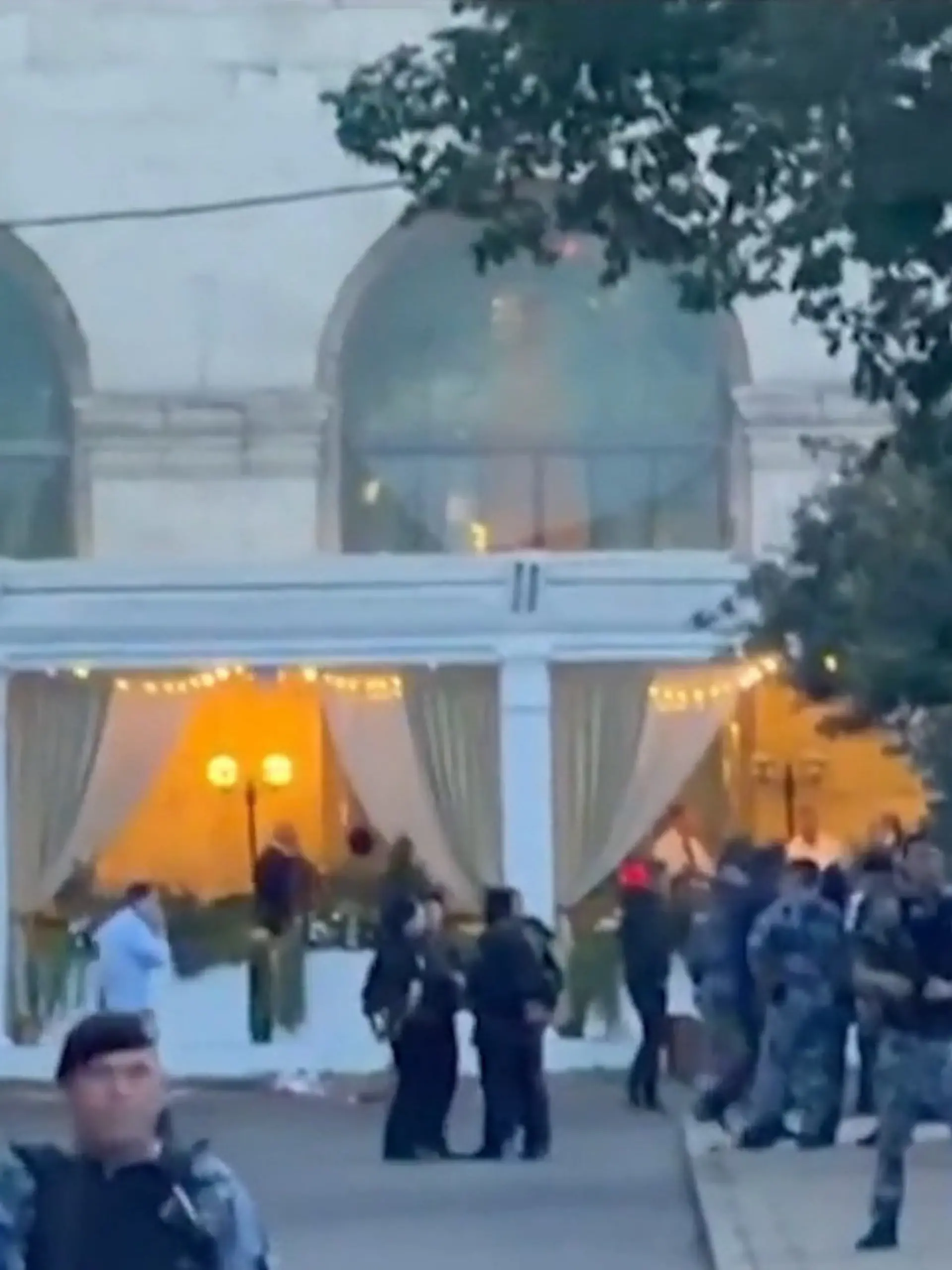 Bild zu: "Restaurant wird zum Tatort! Bombe explodiert mitten in Moskau – drei Tote"